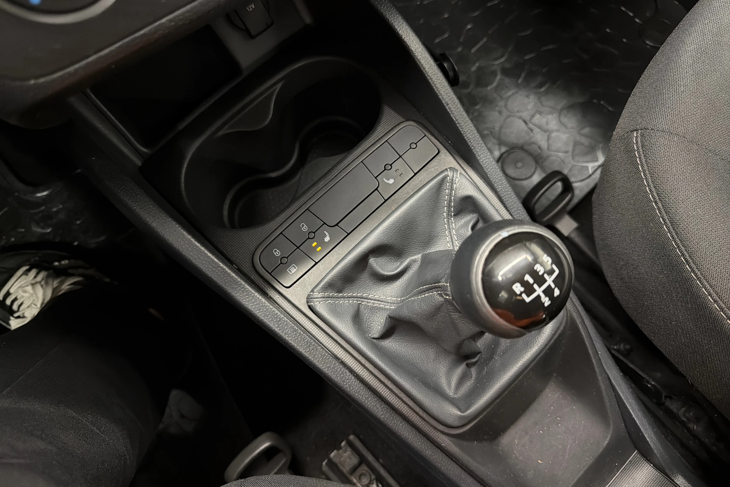 Valkoinen SEAT Ibiza 2014 kuva 17.