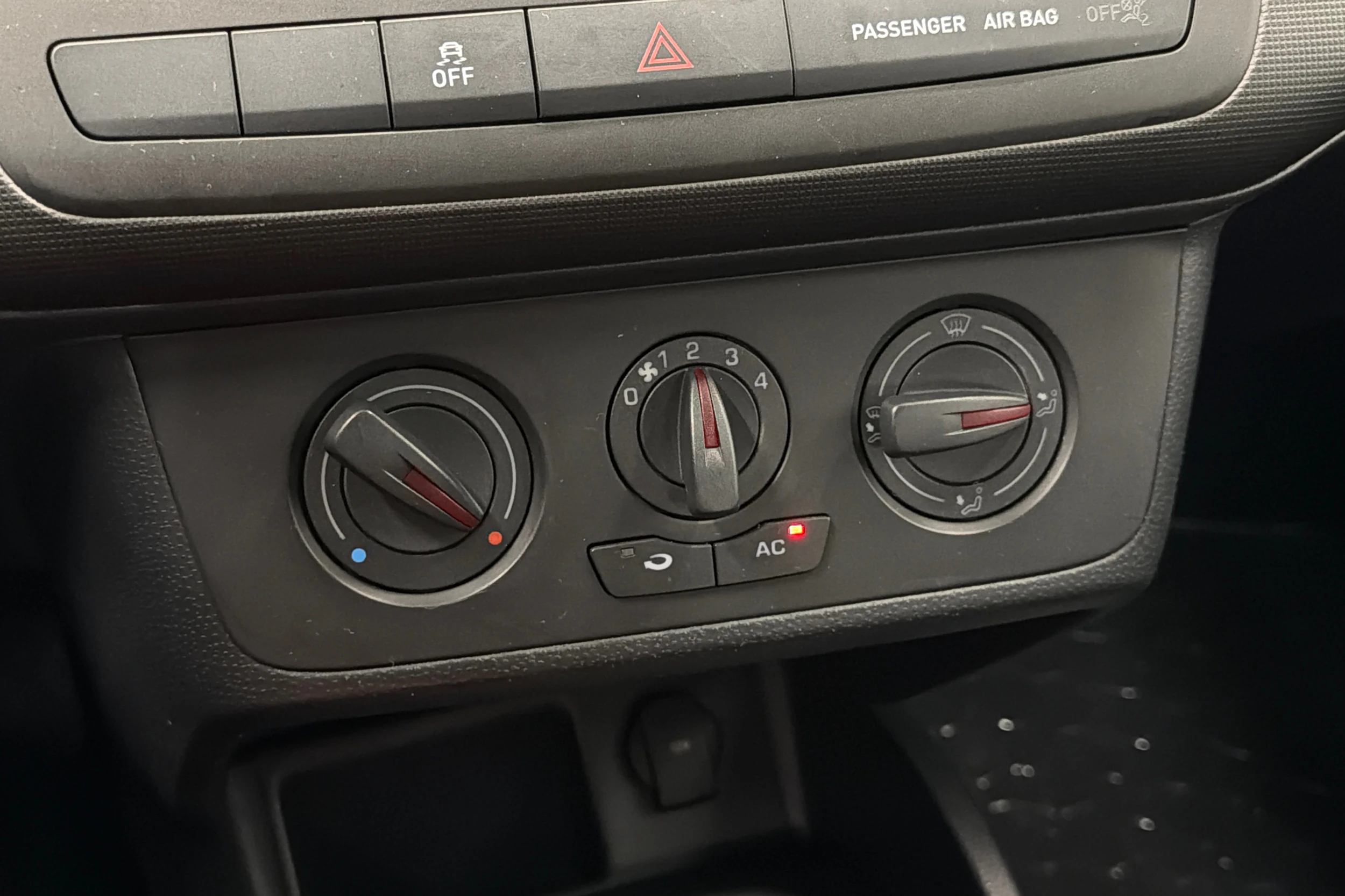 Valkoinen SEAT Ibiza 2014 kuva 18.