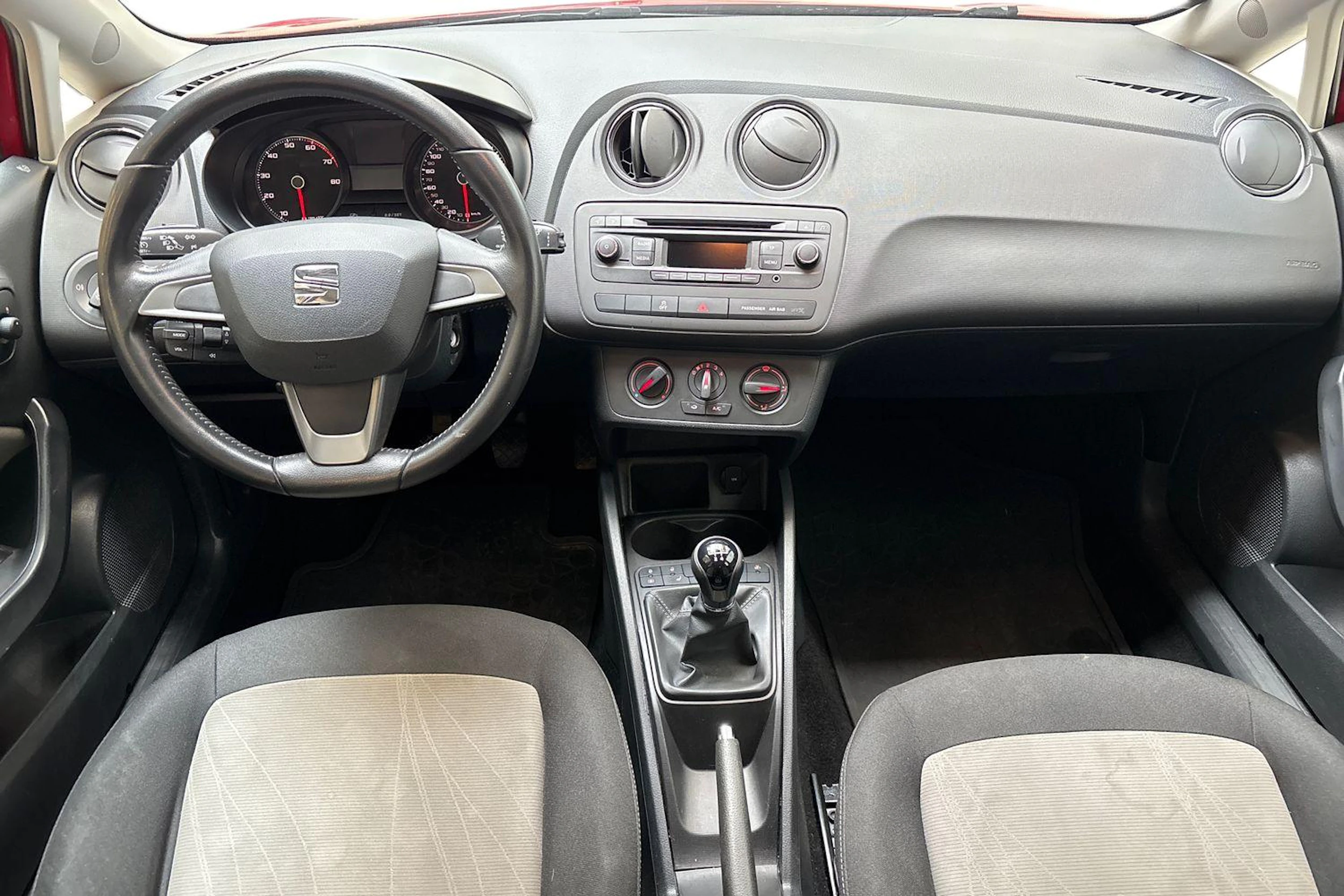 punainen SEAT Ibiza 2015 kuva 7.
