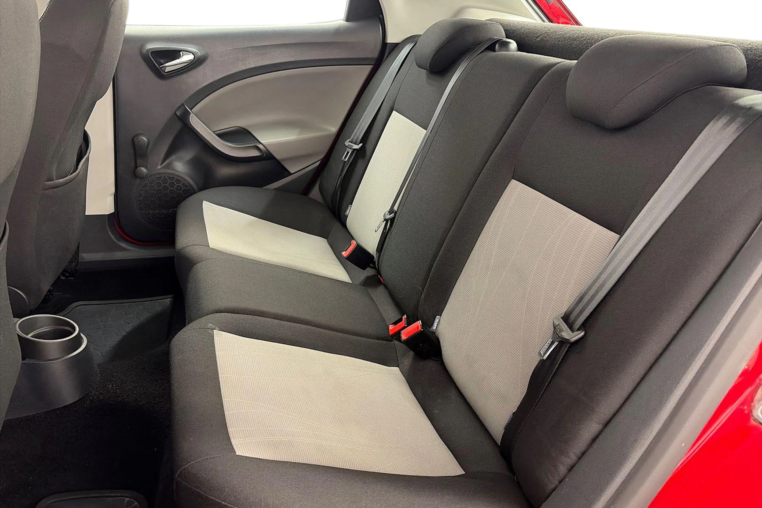 punainen SEAT Ibiza 2015 kuva 8.