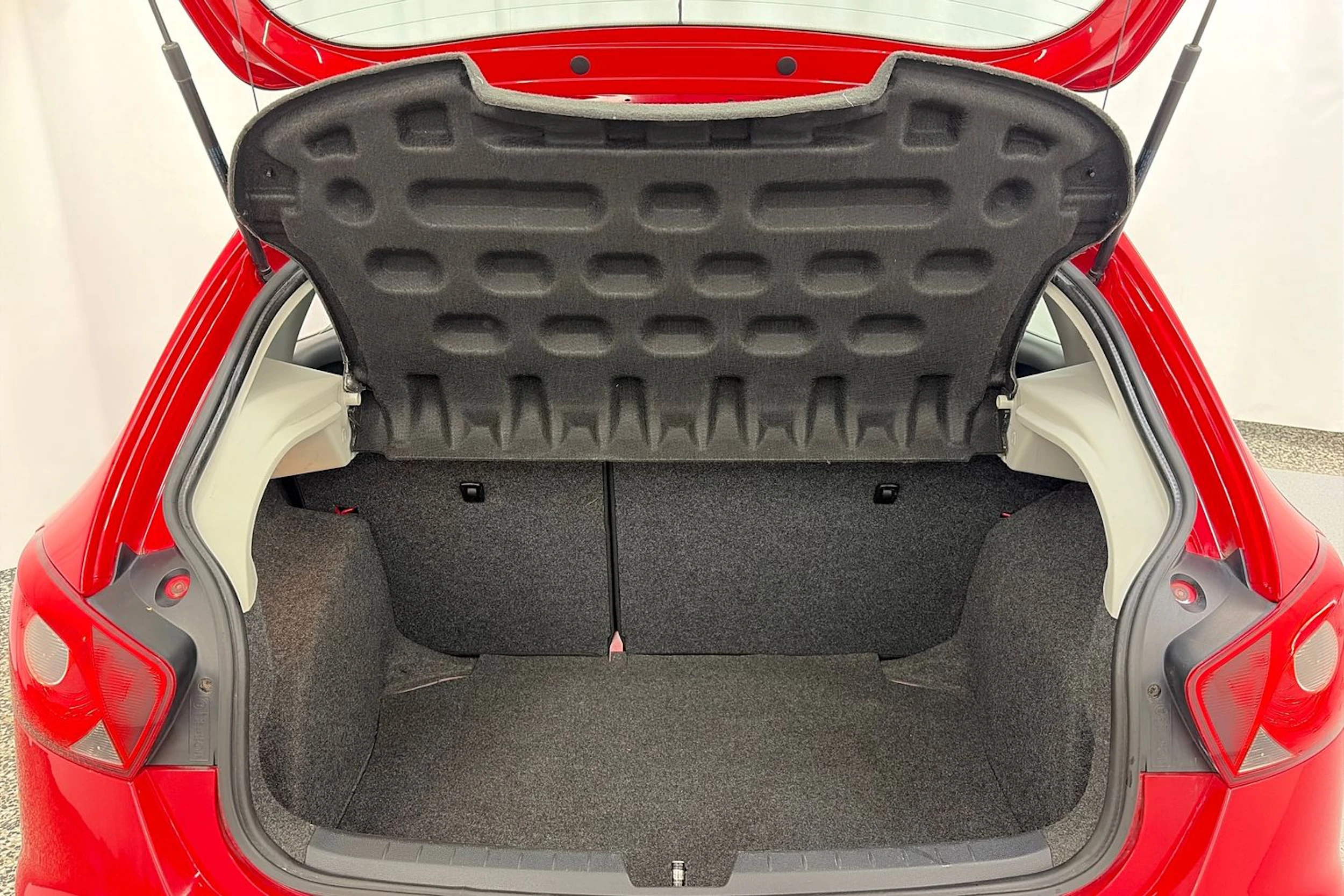 punainen SEAT Ibiza 2015 kuva 11.