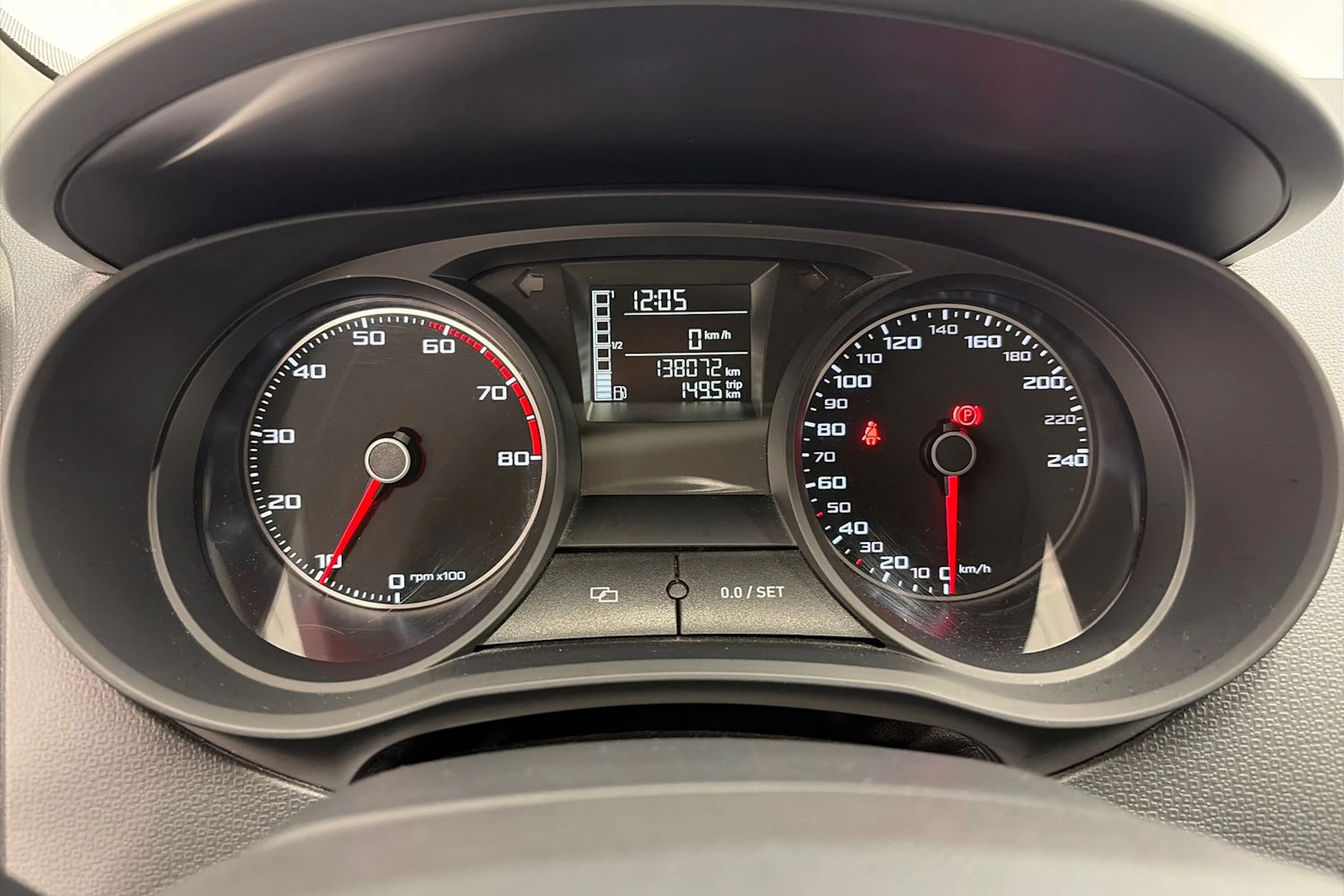 punainen SEAT Ibiza 2015 kuva 13.