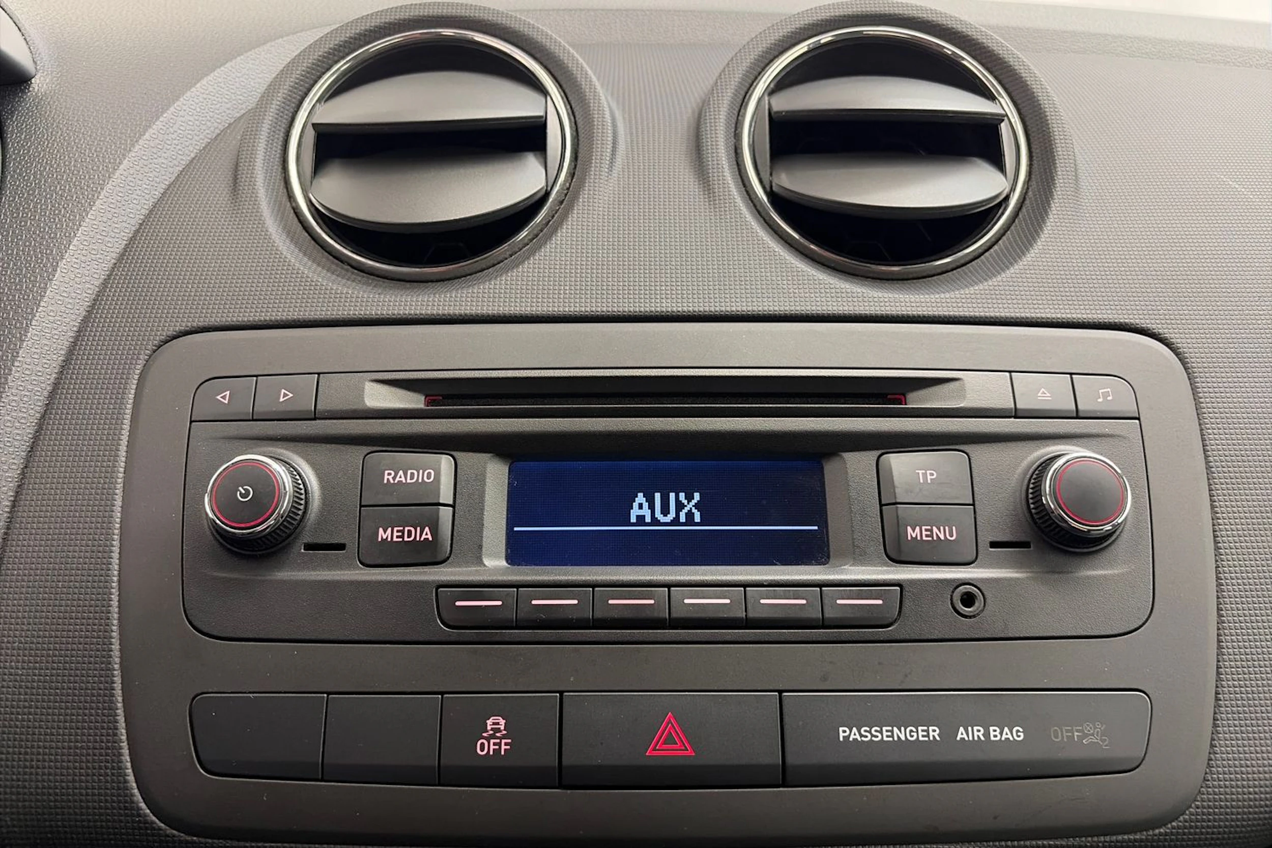 punainen SEAT Ibiza 2015 kuva 15.
