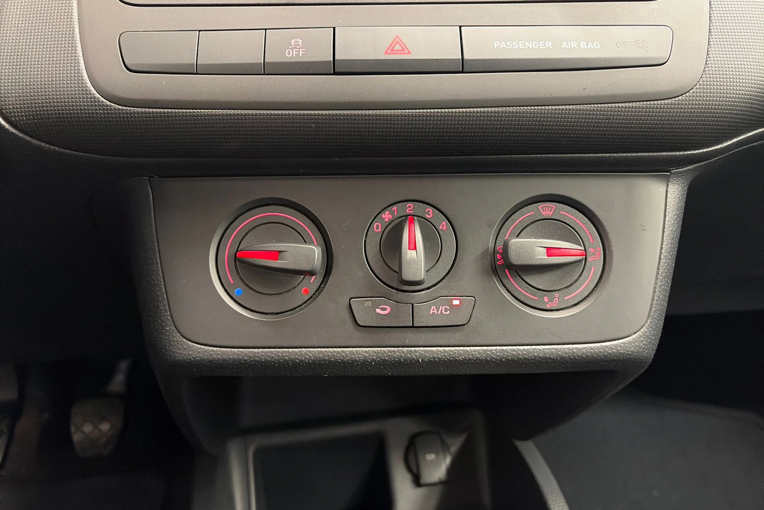 punainen SEAT Ibiza 2015 kuva 16.
