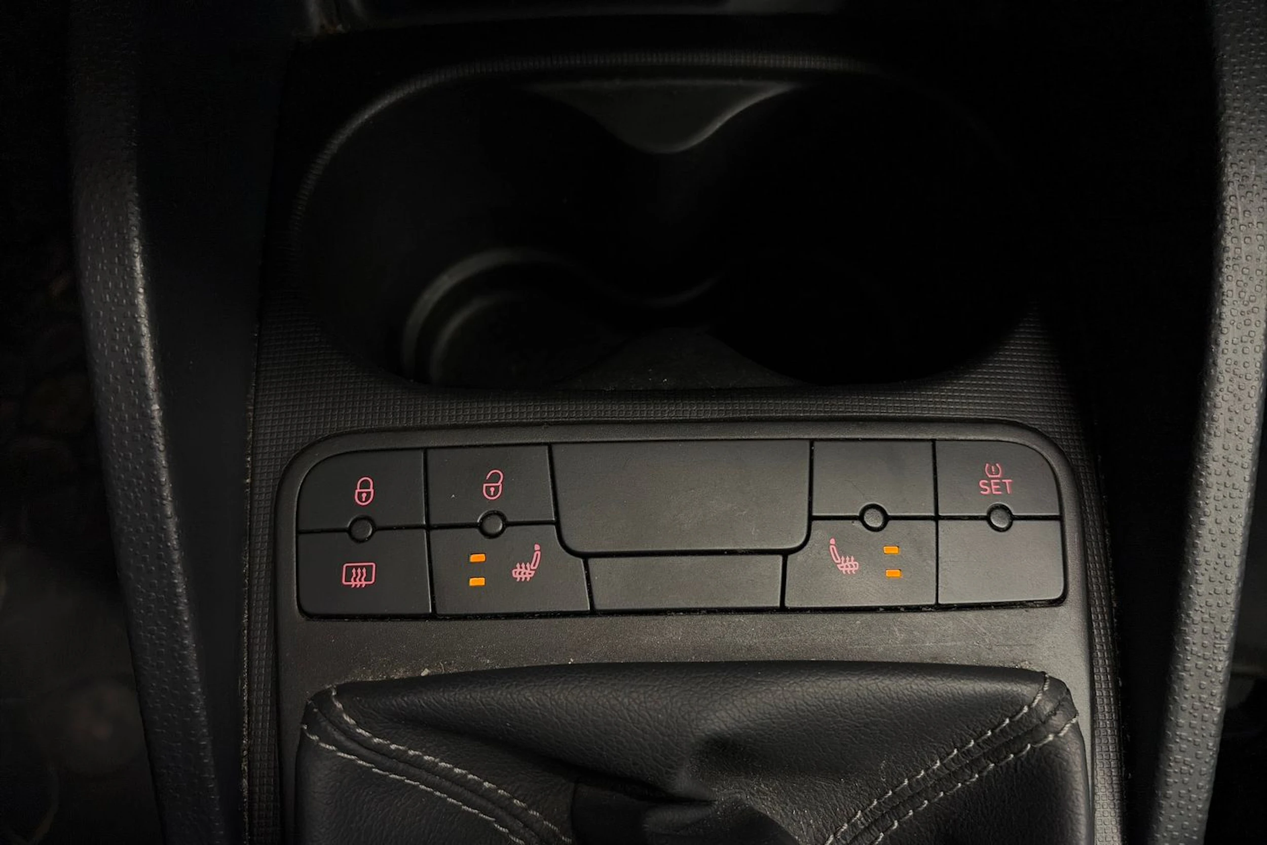 punainen SEAT Ibiza 2015 kuva 17.