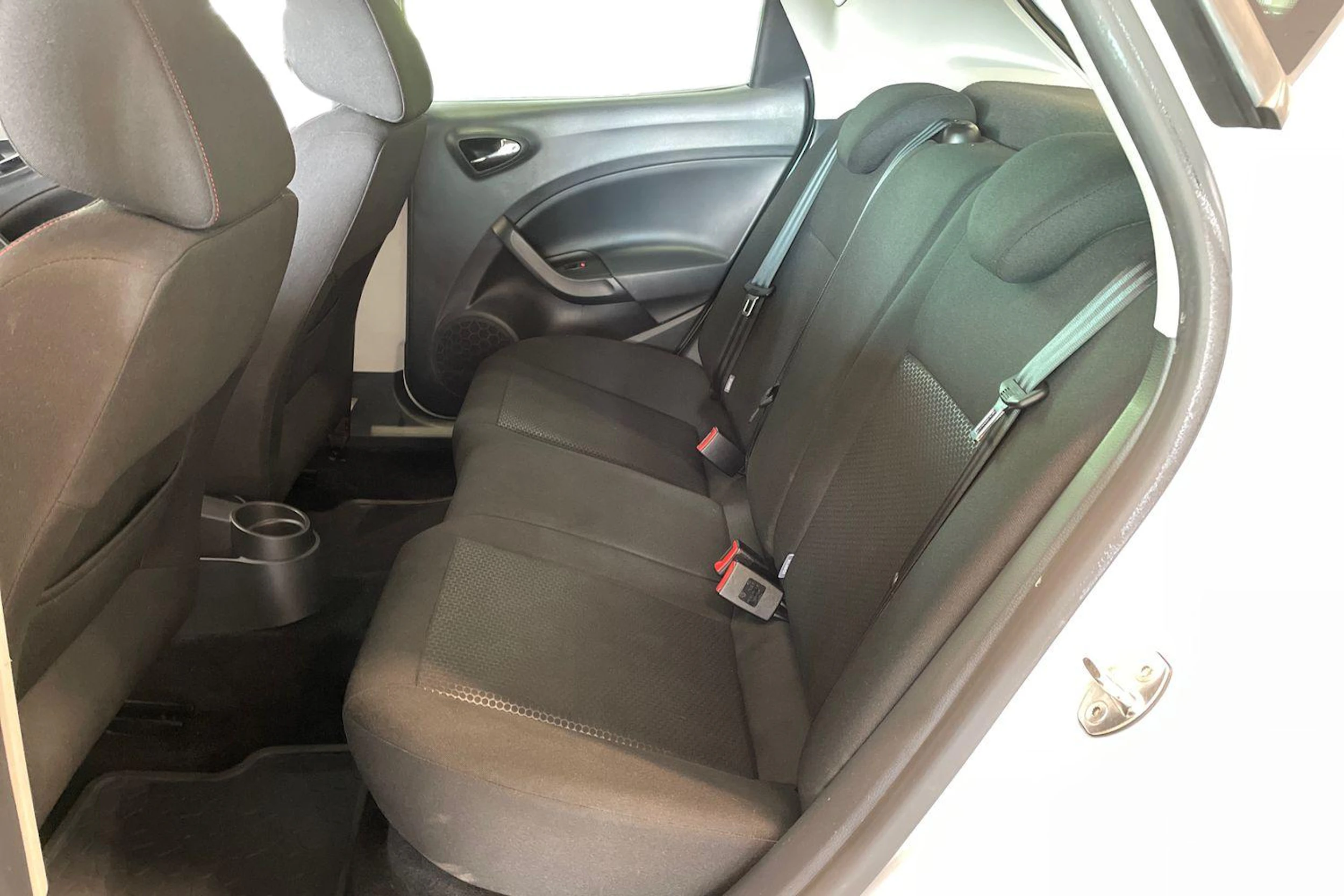 valkoinen SEAT Ibiza 2015 kuva 11.