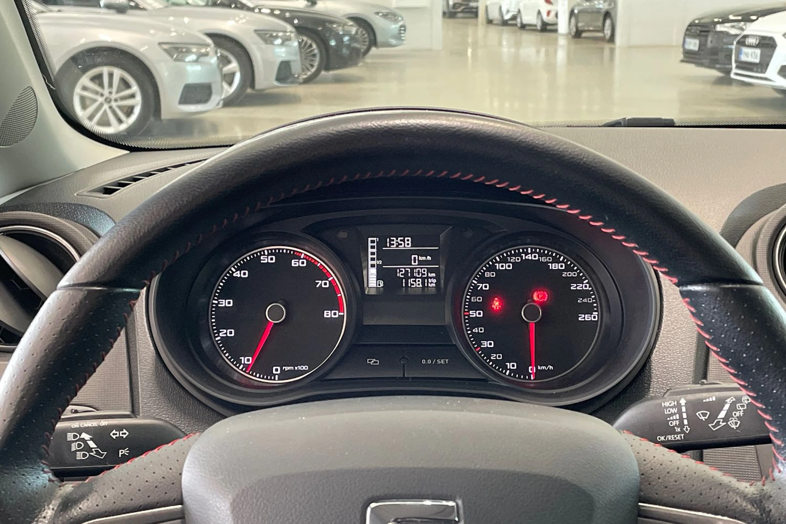 valkoinen SEAT Ibiza 2015 kuva 18.