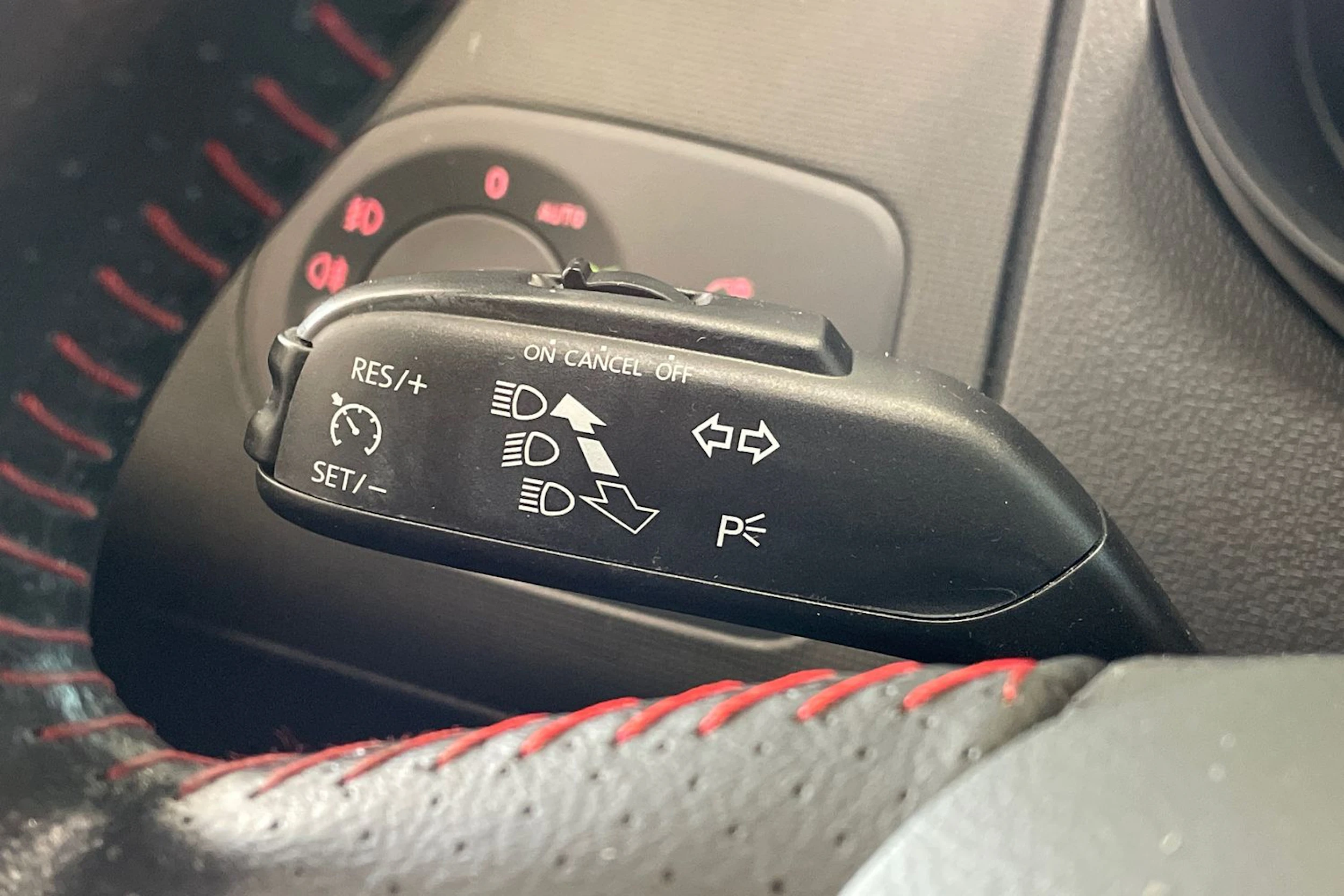 valkoinen SEAT Ibiza 2015 kuva 19.