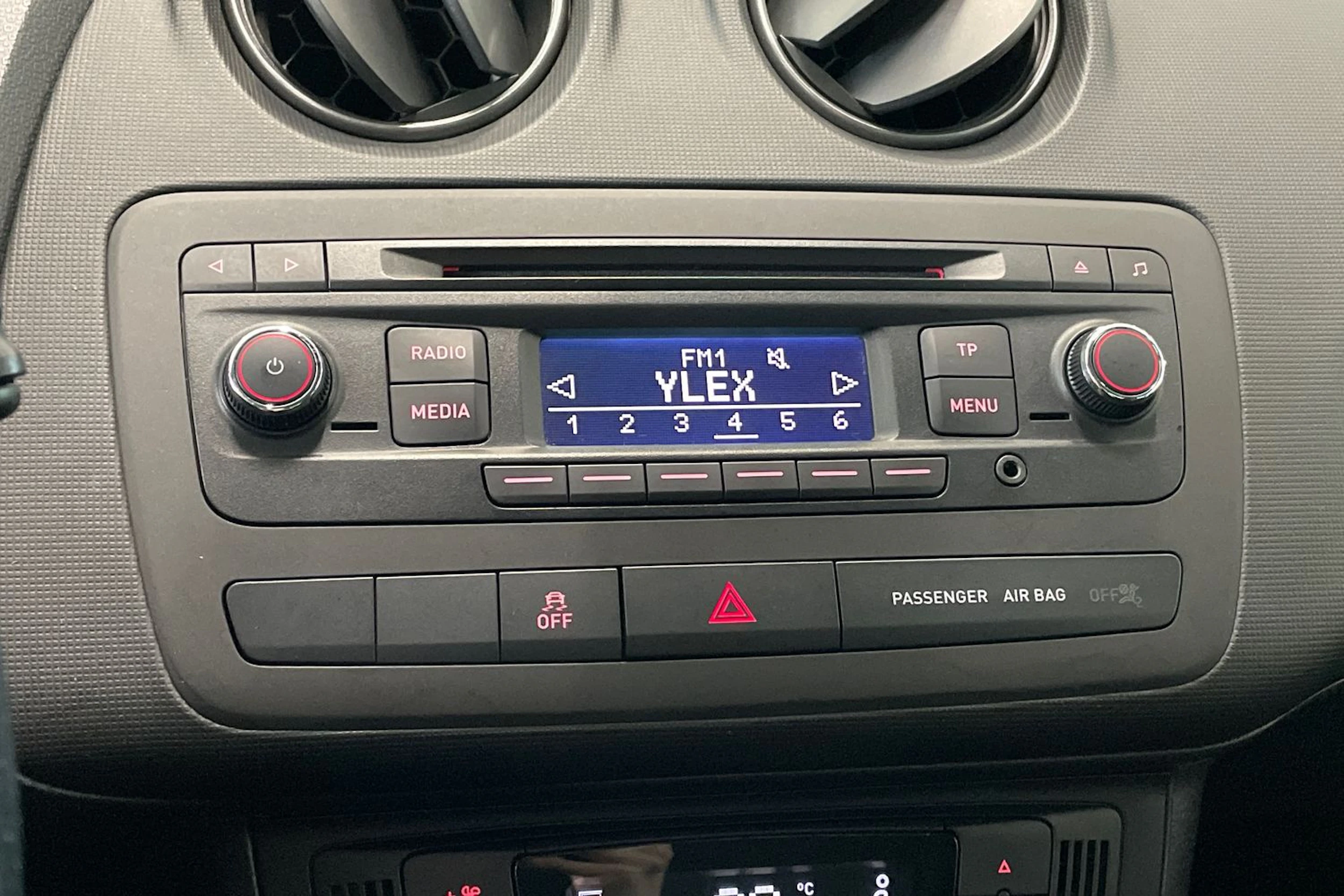 valkoinen SEAT Ibiza 2015 kuva 21.