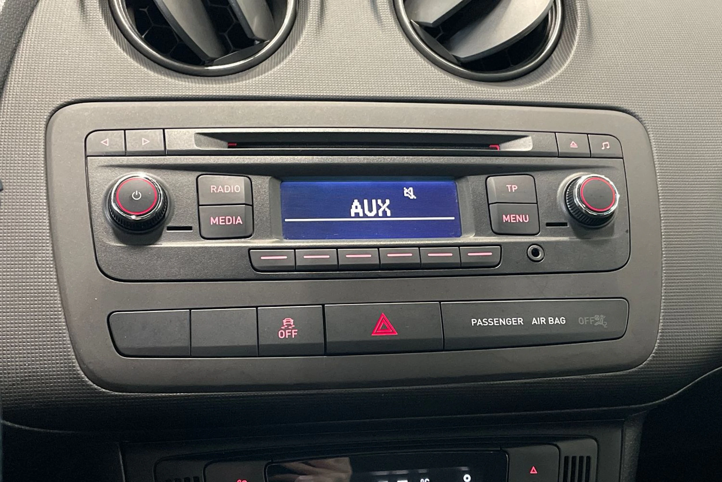 valkoinen SEAT Ibiza 2015 kuva 22.