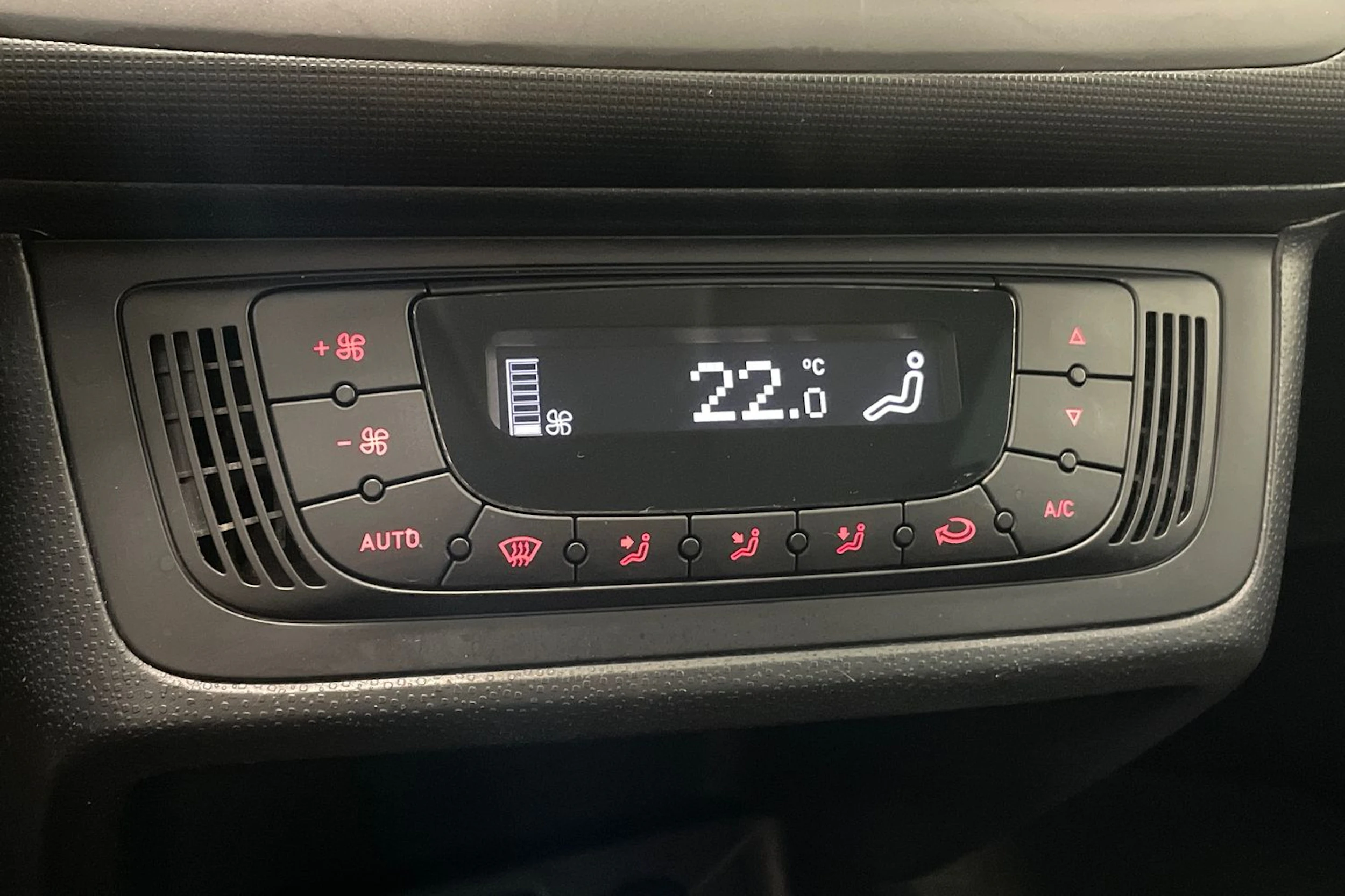 valkoinen SEAT Ibiza 2015 kuva 23.