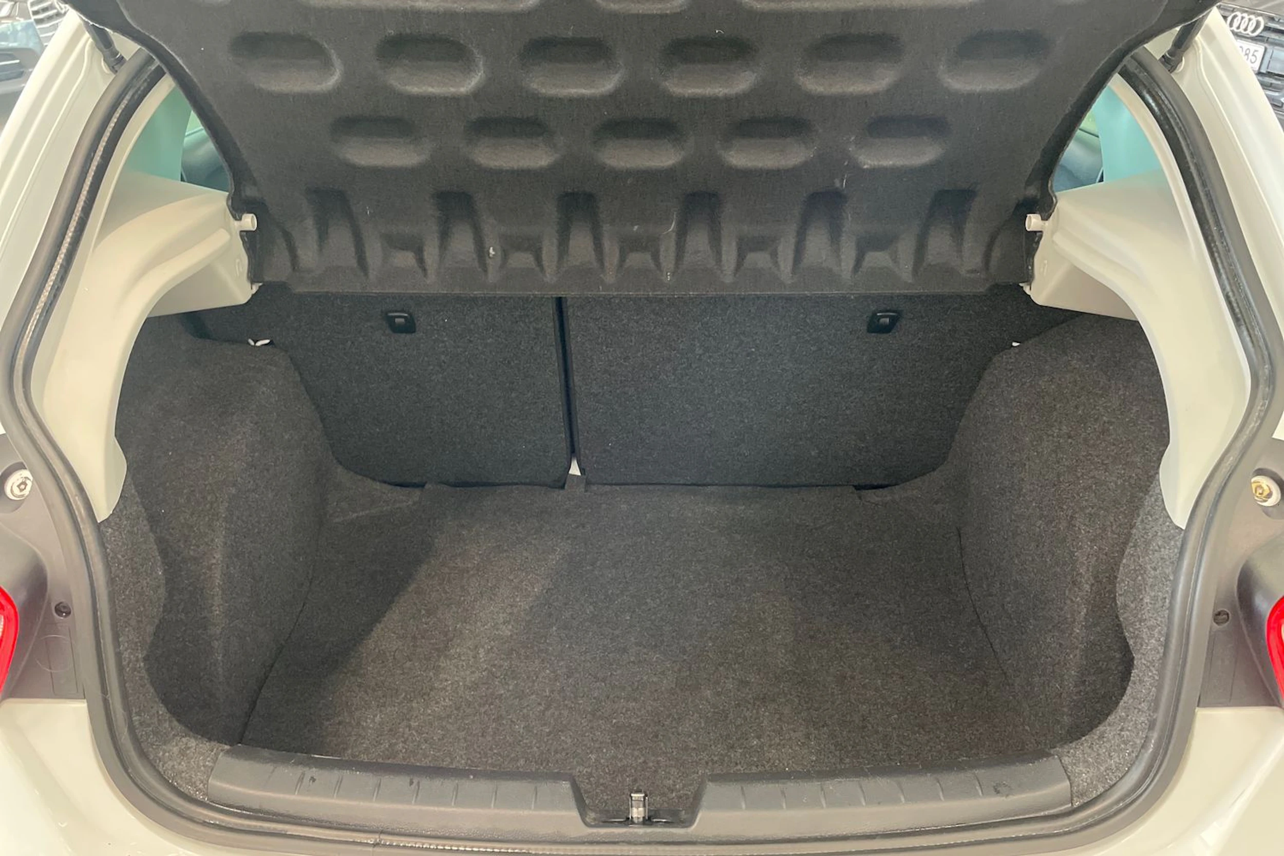 valkoinen SEAT Ibiza 2015 kuva 28.