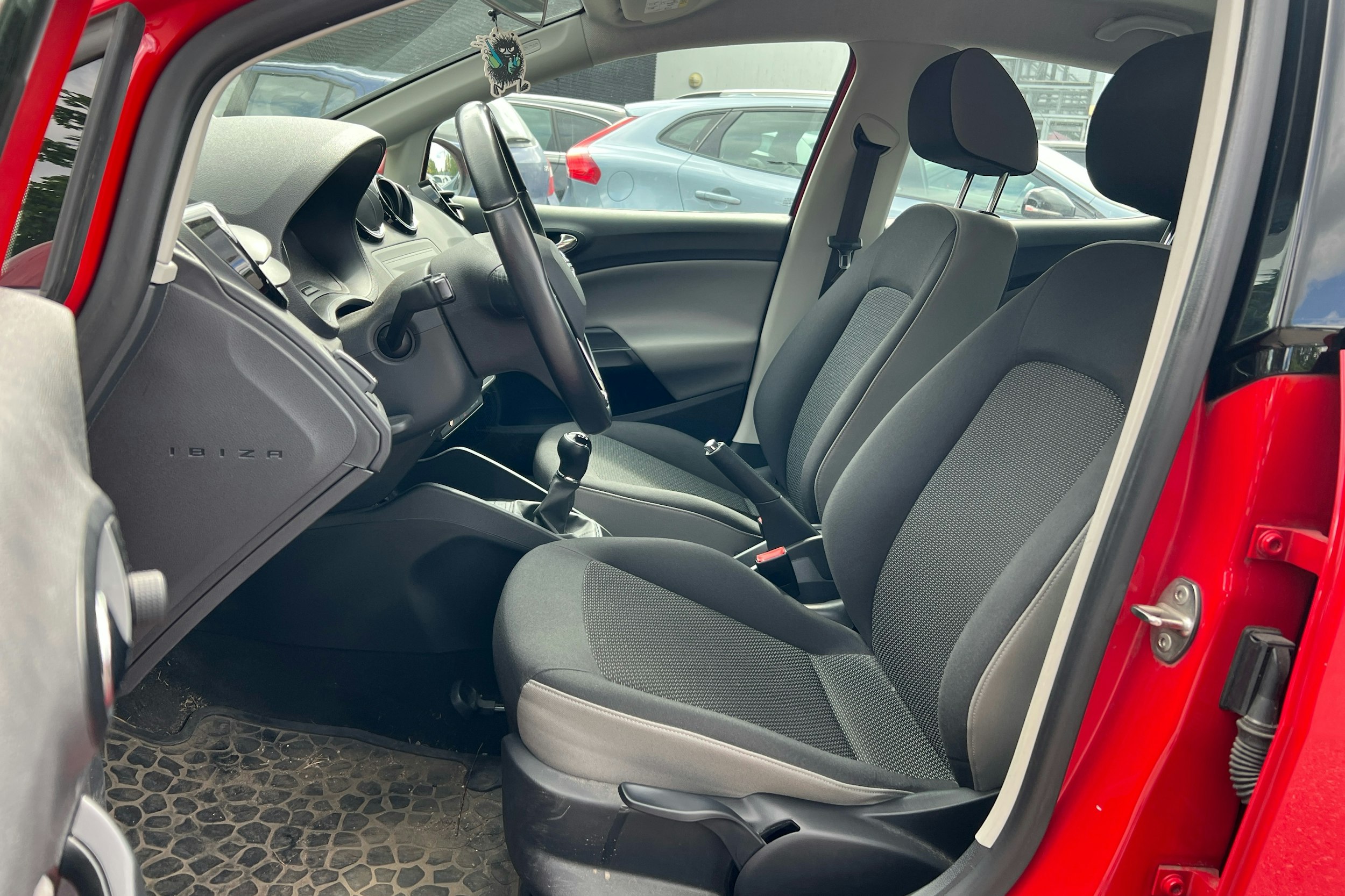 punainen SEAT Ibiza 2016 kuva 3.
