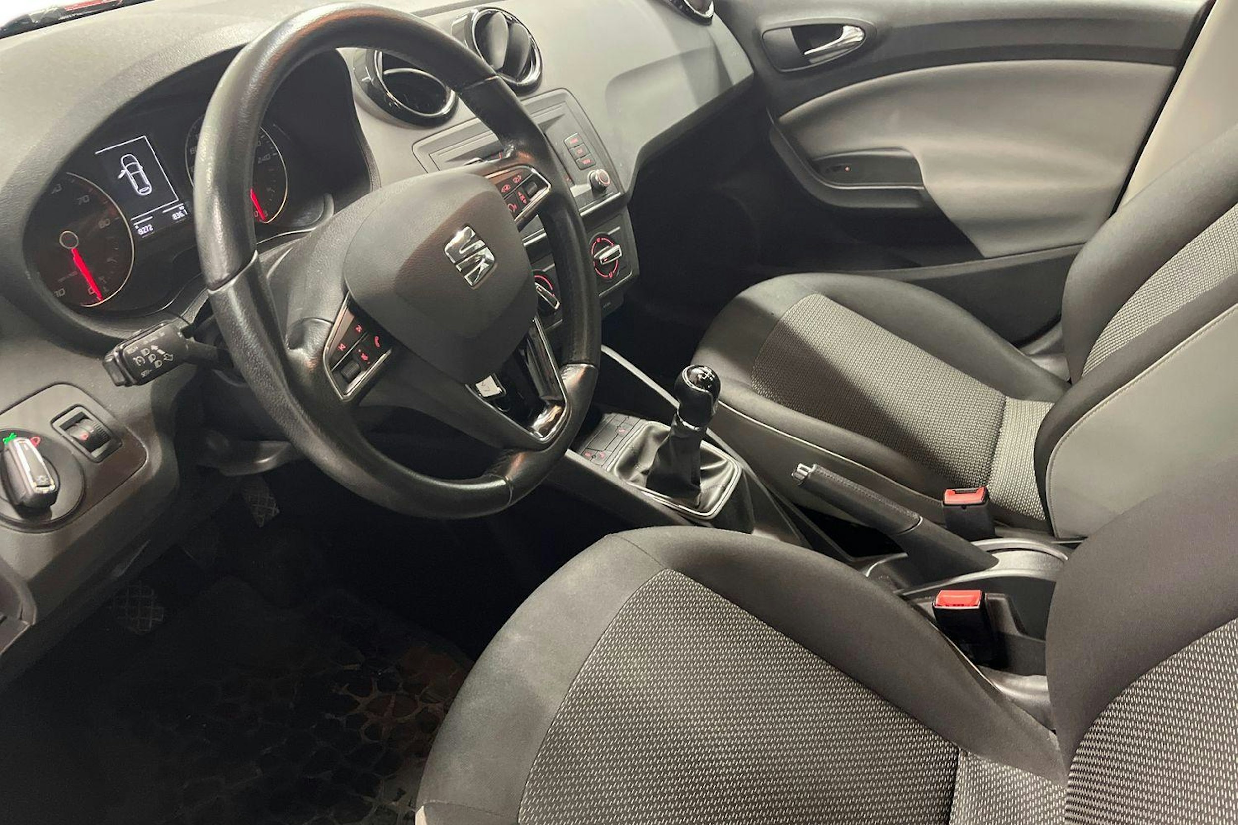 punainen SEAT Ibiza 2016 kuva 3.
