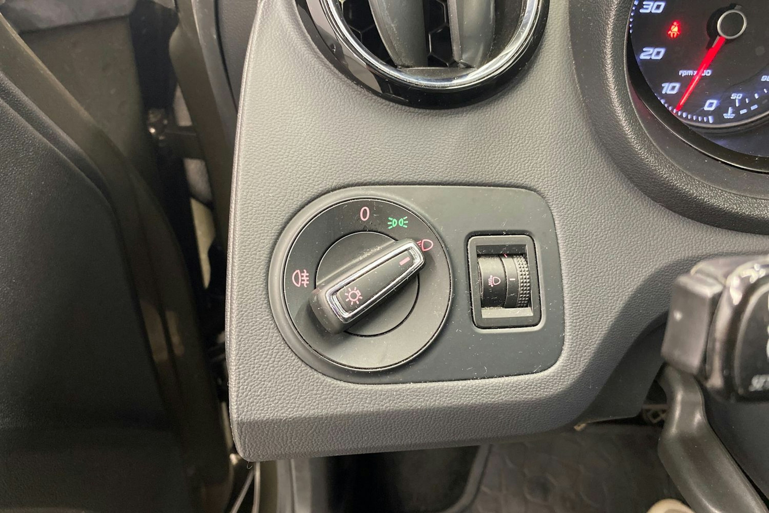 ruskea (beige) SEAT Ibiza 2016 kuva 17.