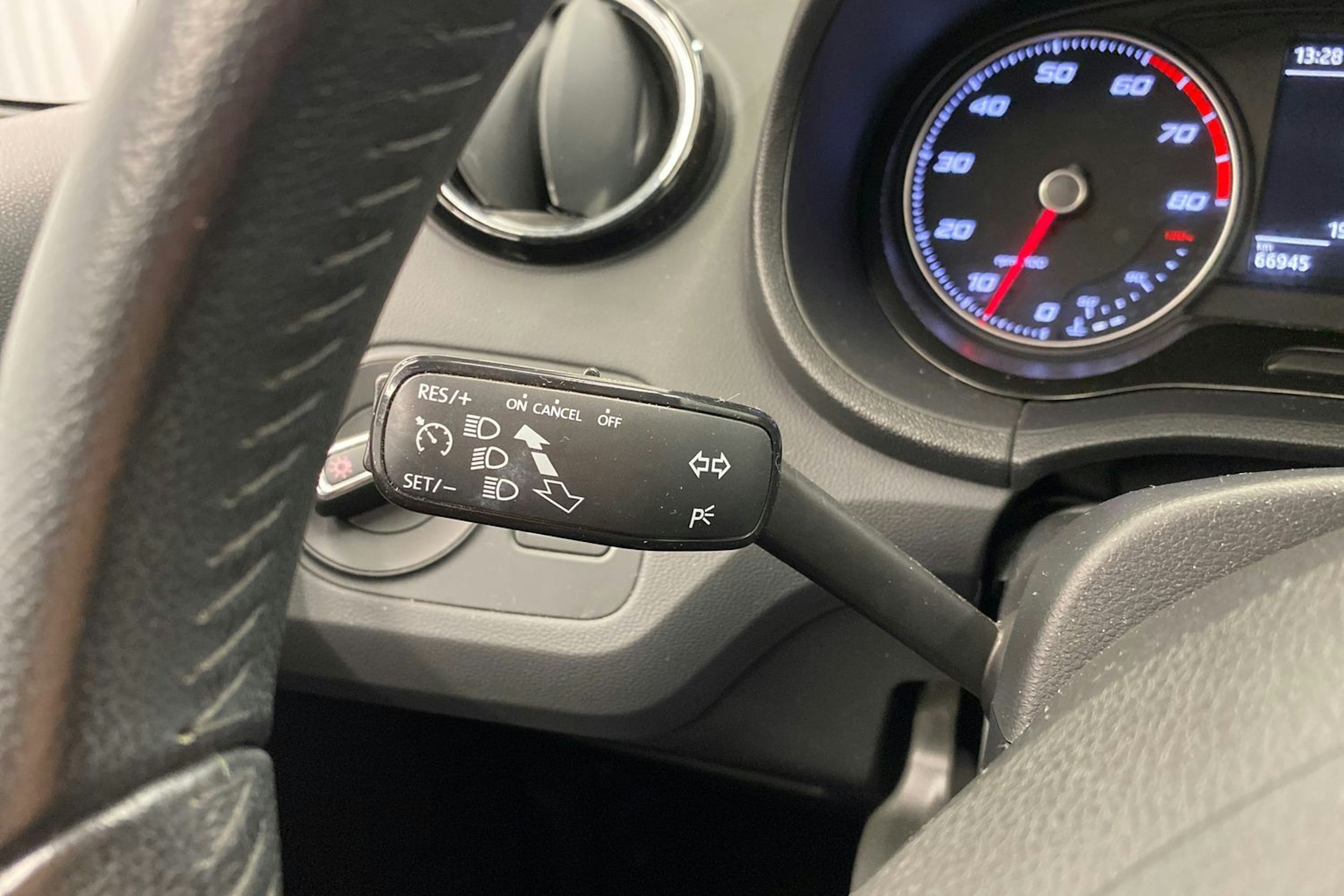 ruskea (beige) SEAT Ibiza 2016 kuva 18.
