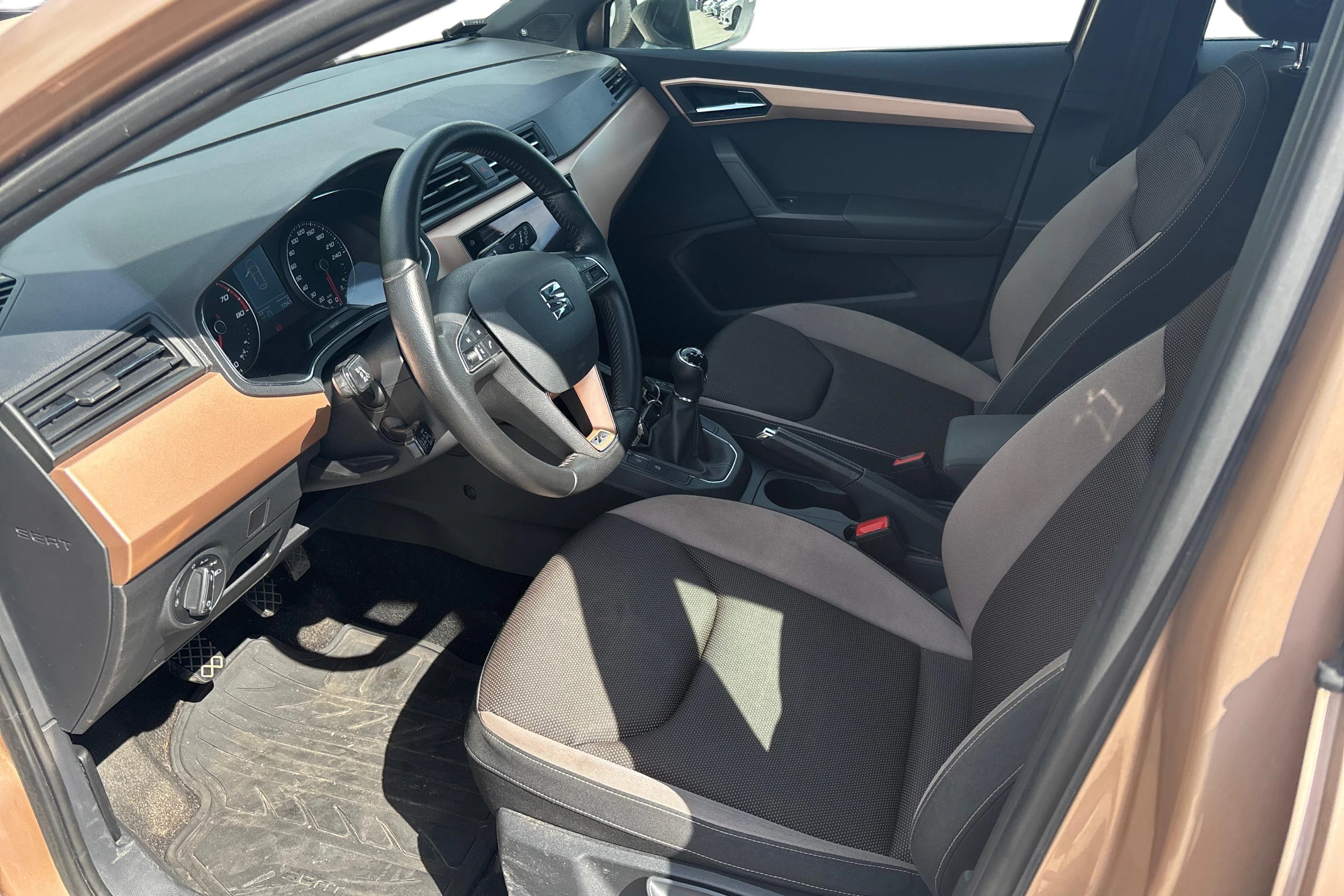 harmaa SEAT Ibiza 2017 kuva 3.