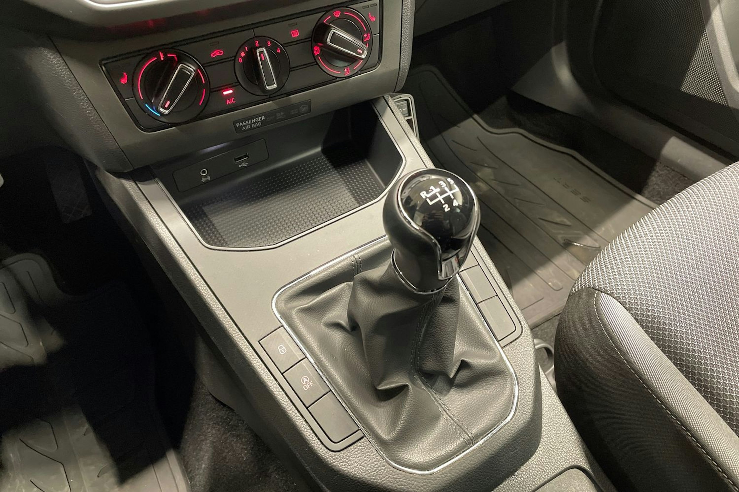 met. musta SEAT Ibiza 2017 kuva 19.