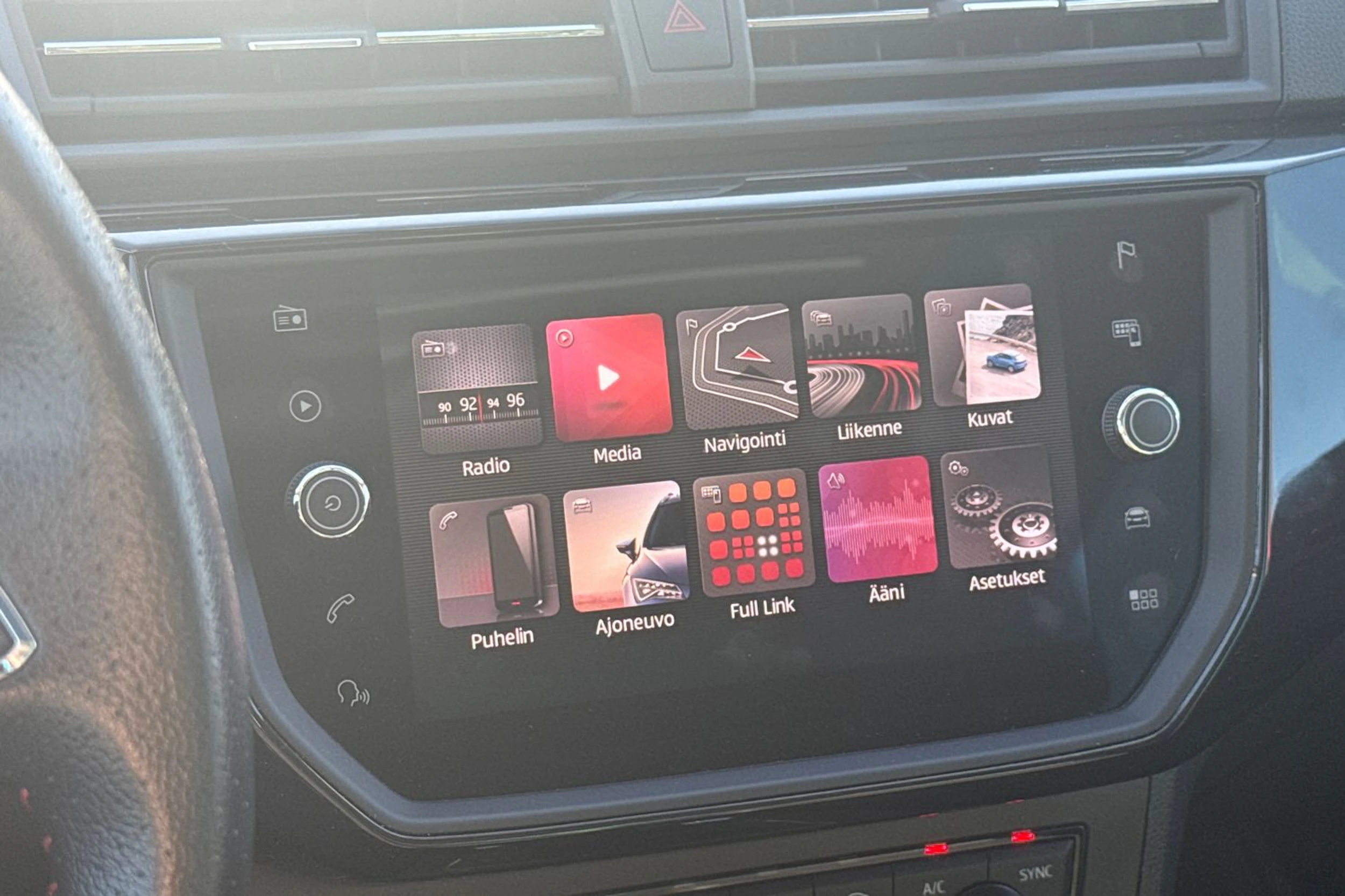 punainen SEAT Ibiza 2018 kuva 6.