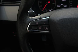 sininen SEAT Ibiza 2018 kuva 13.