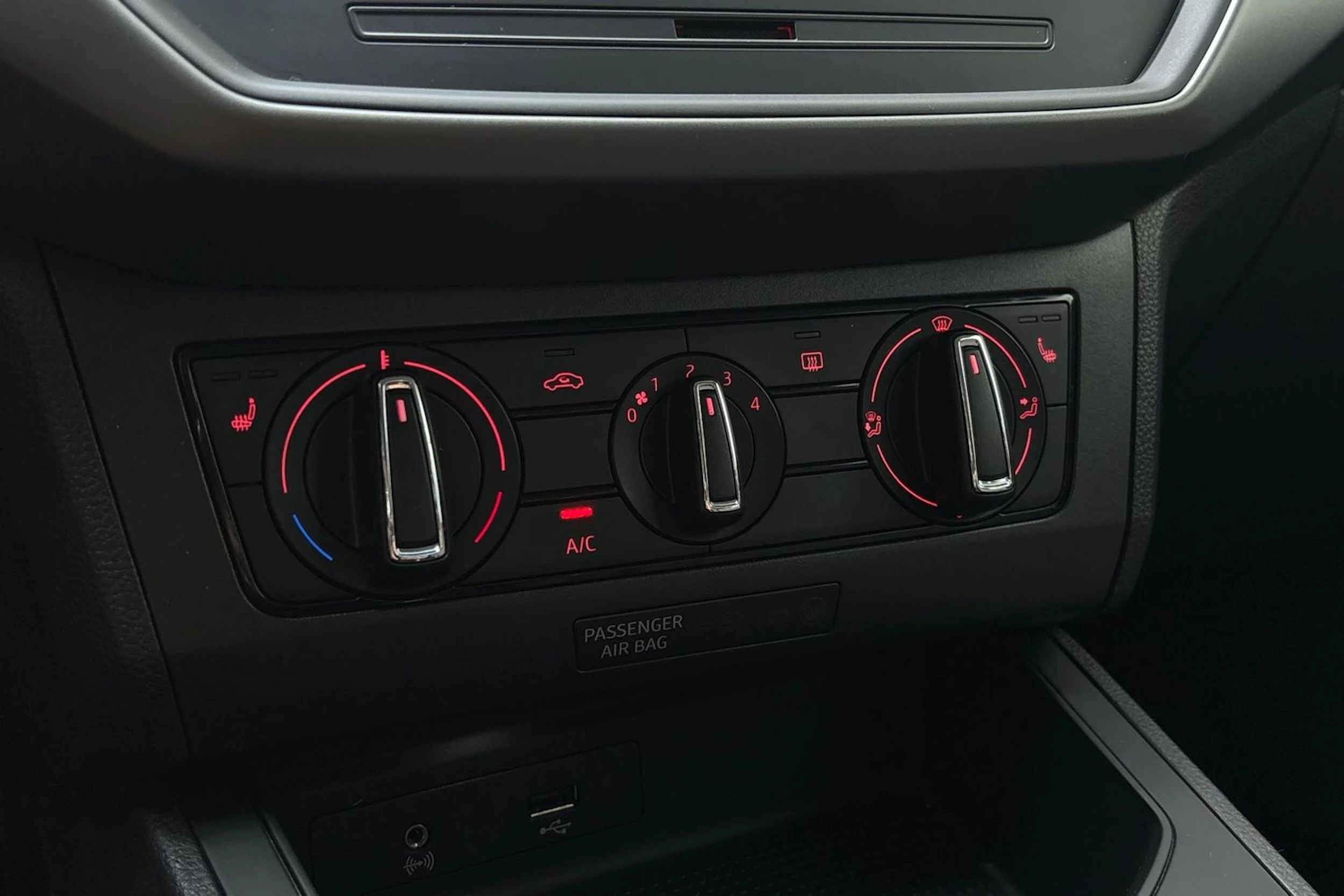 sininen SEAT Ibiza 2018 kuva 17.