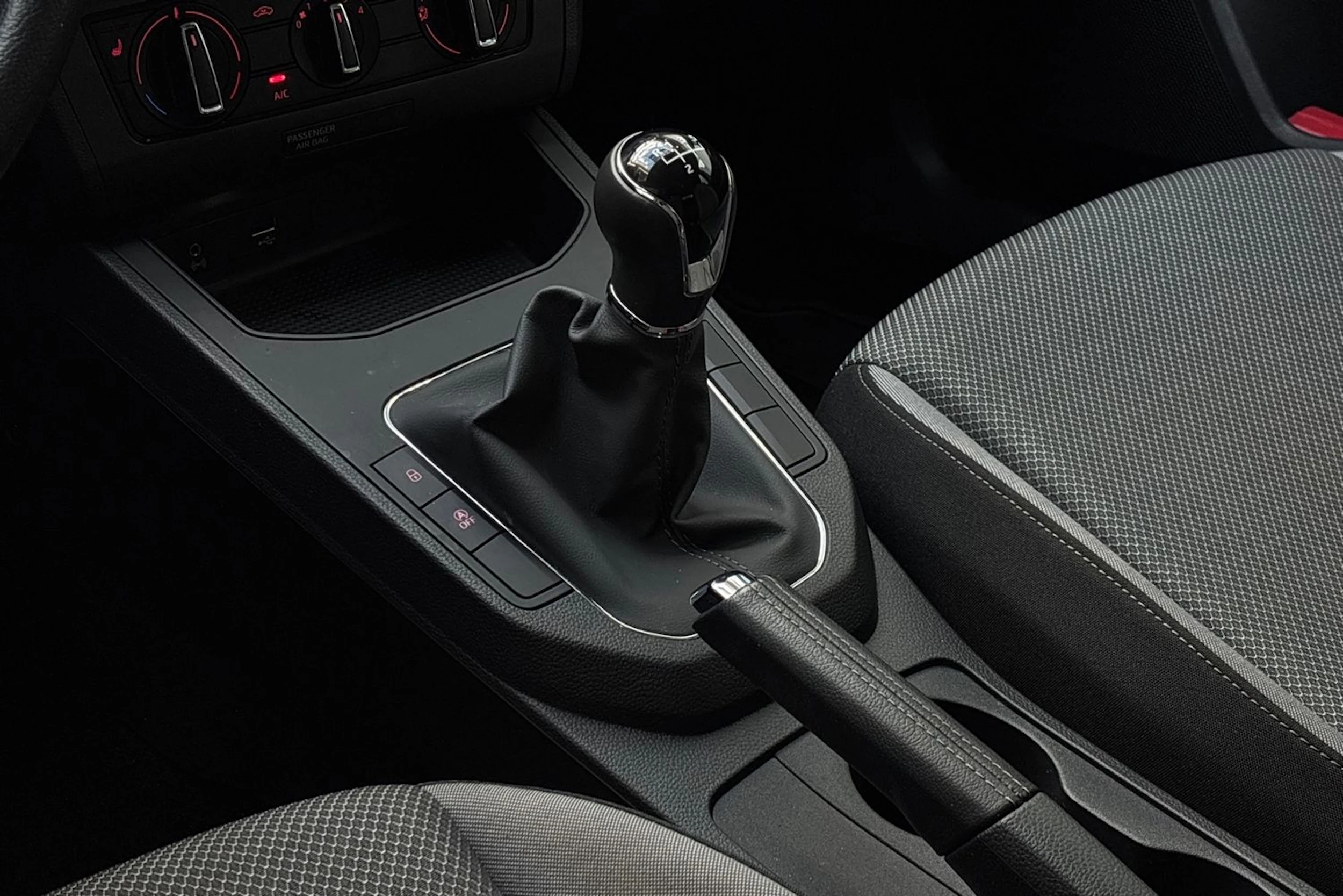 sininen SEAT Ibiza 2018 kuva 18.