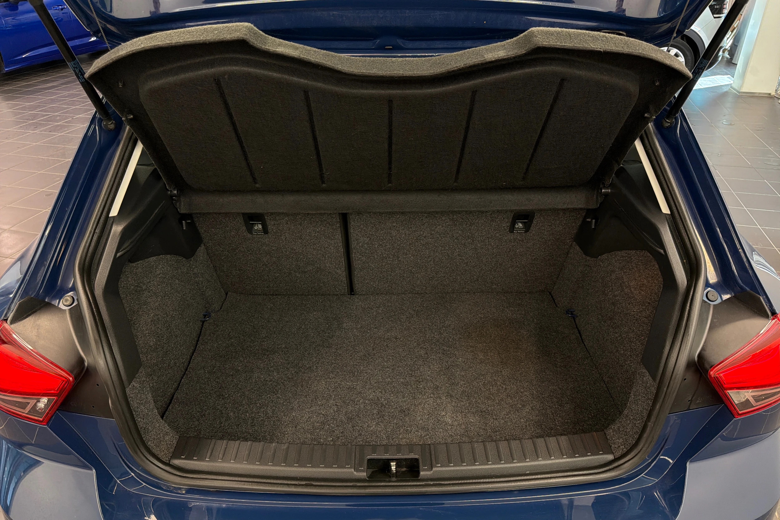sininen SEAT Ibiza 2018 kuva 15.