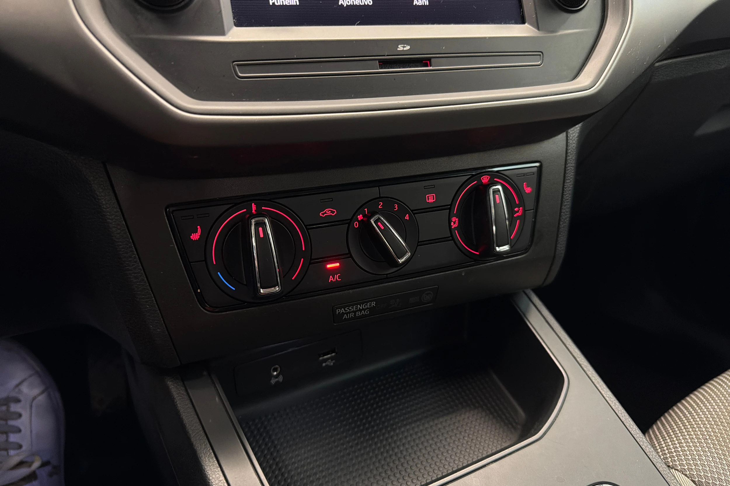 sininen SEAT Ibiza 2018 kuva 24.