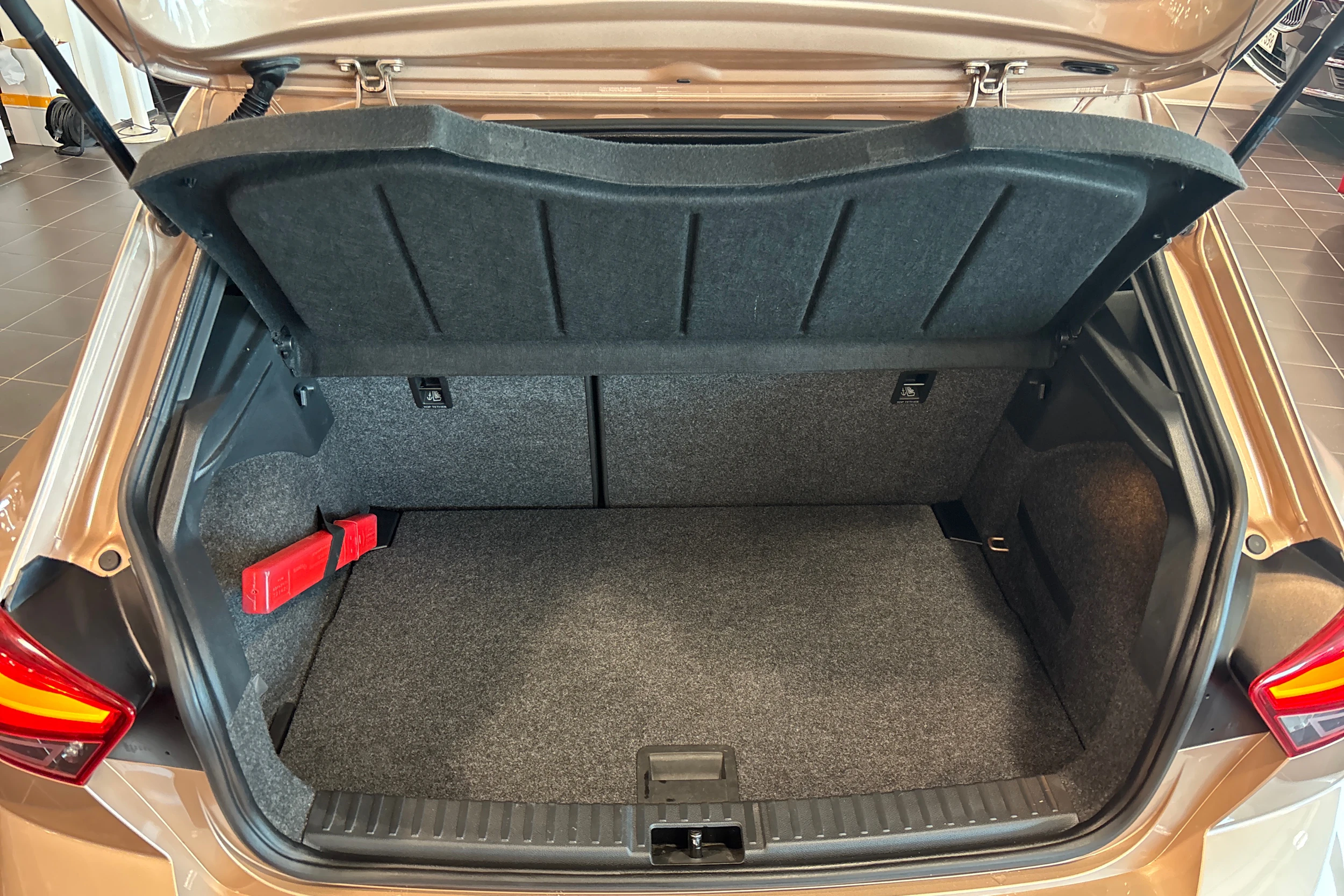 harmaa SEAT Ibiza 2018 kuva 11.