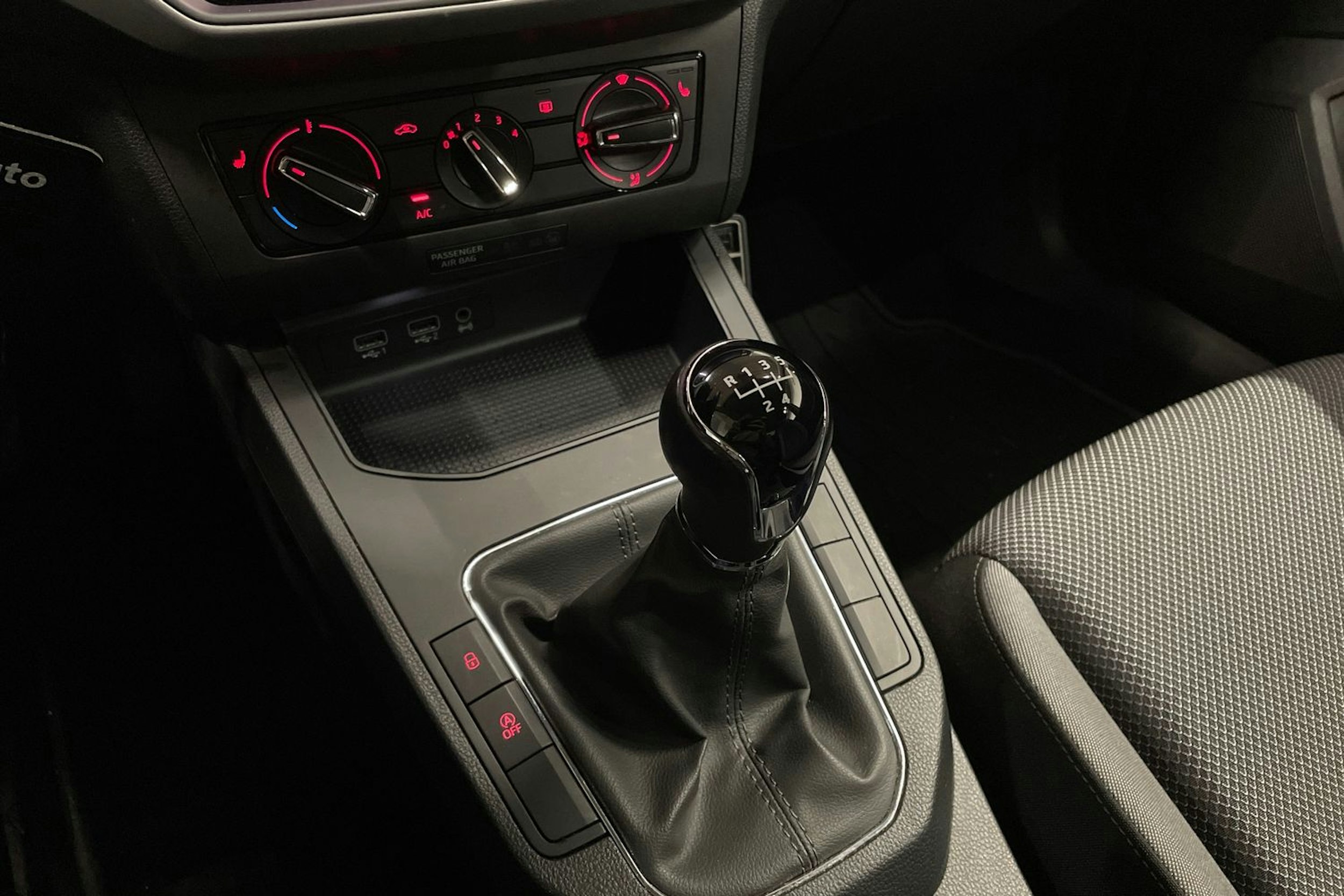 vihreä SEAT Ibiza 2018 kuva 45.
