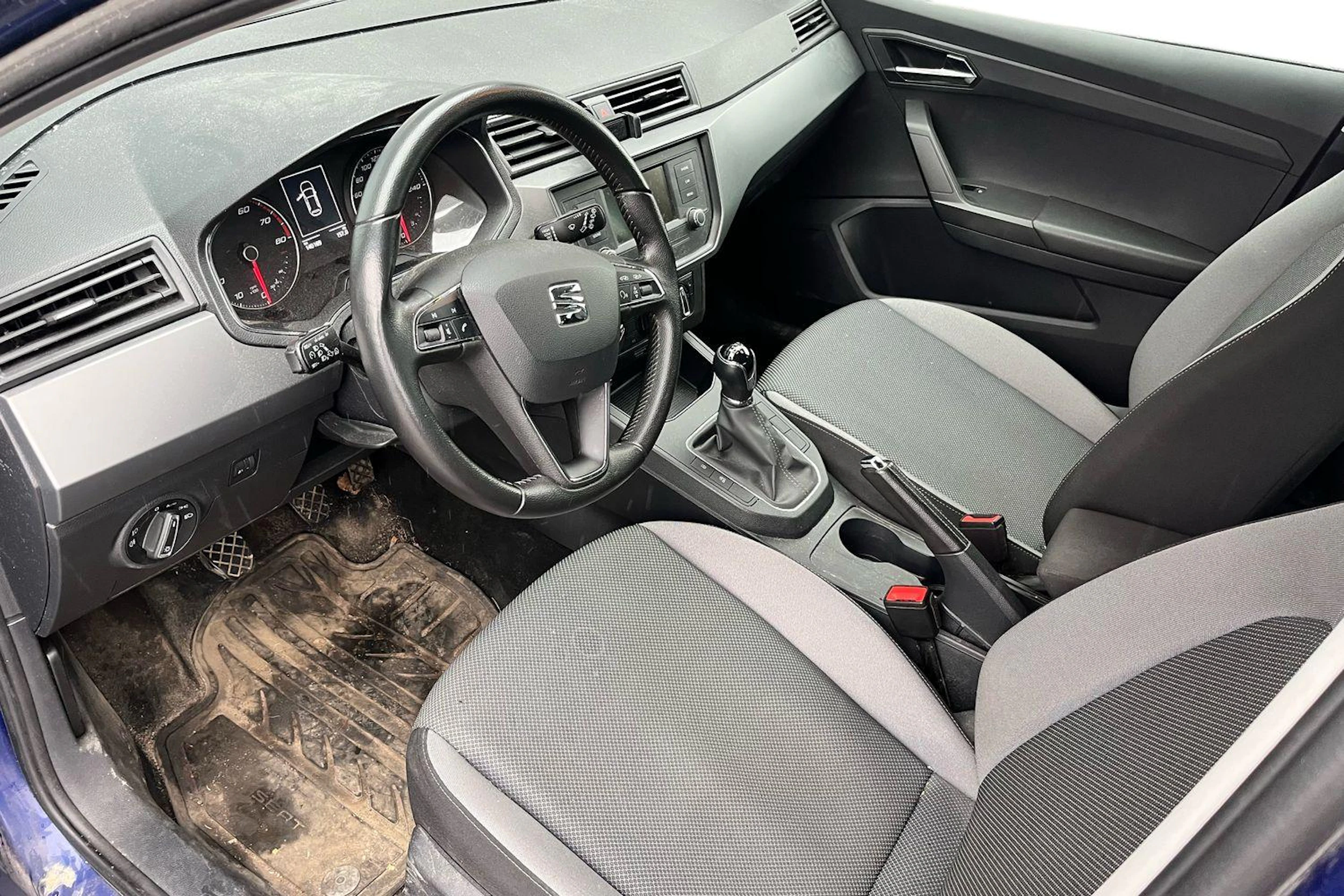 sininen SEAT Ibiza 2018 kuva 3.