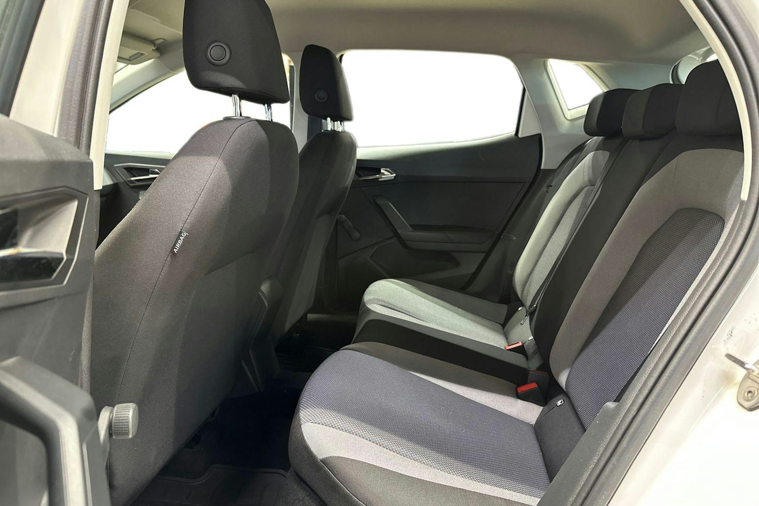 valkoinen SEAT Ibiza 2018 kuva 10.
