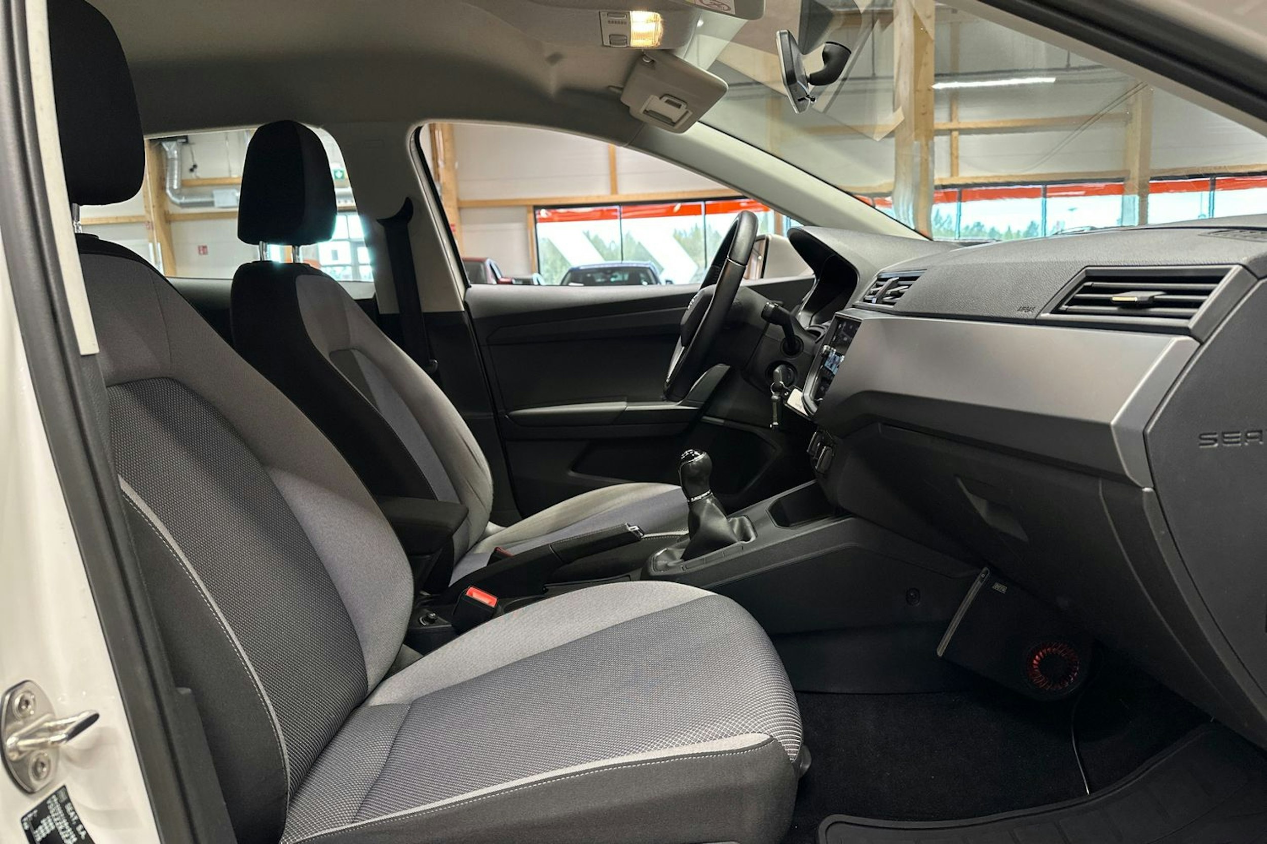 valkoinen SEAT Ibiza 2018 kuva 15.