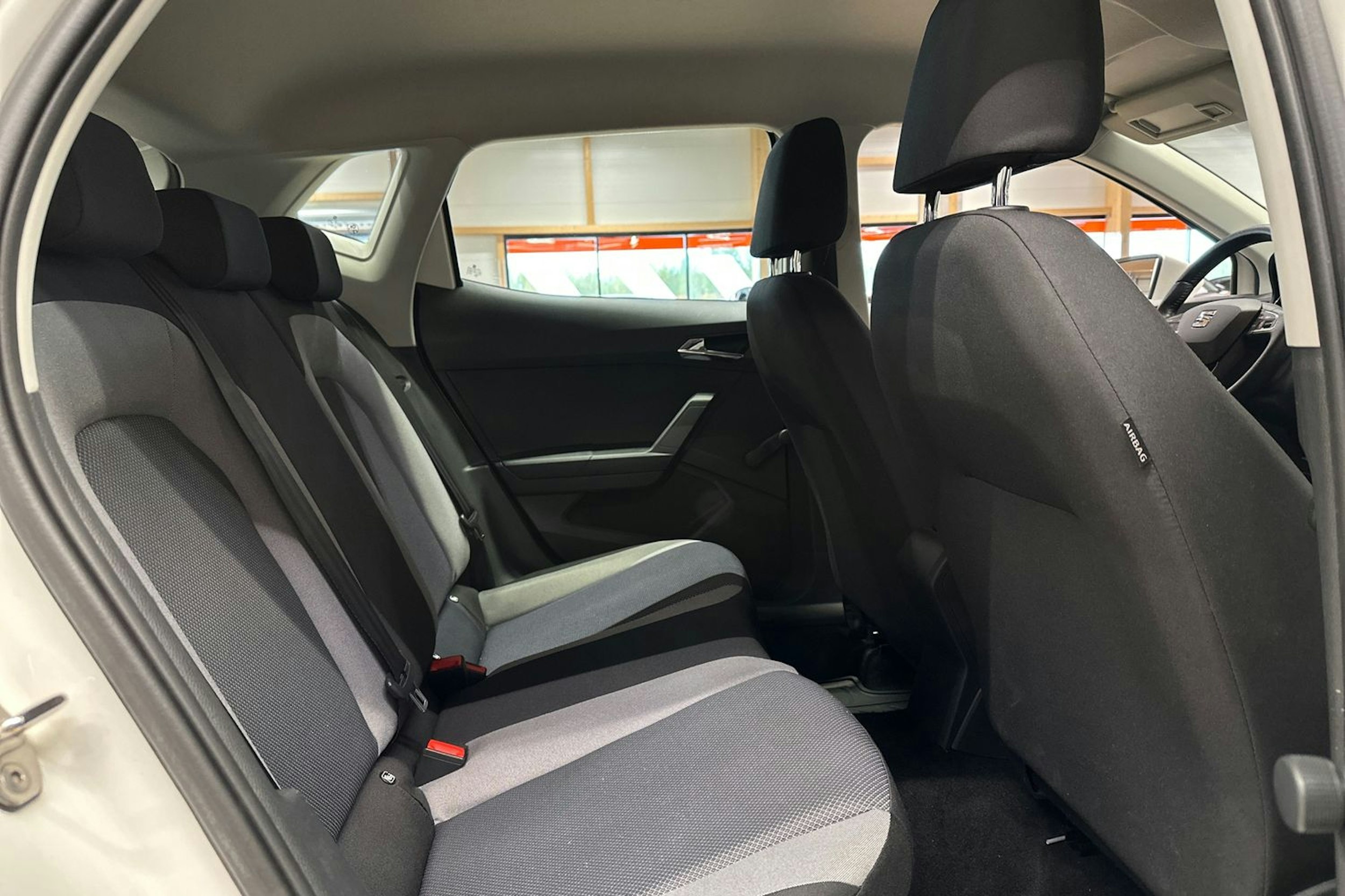 valkoinen SEAT Ibiza 2018 kuva 16.