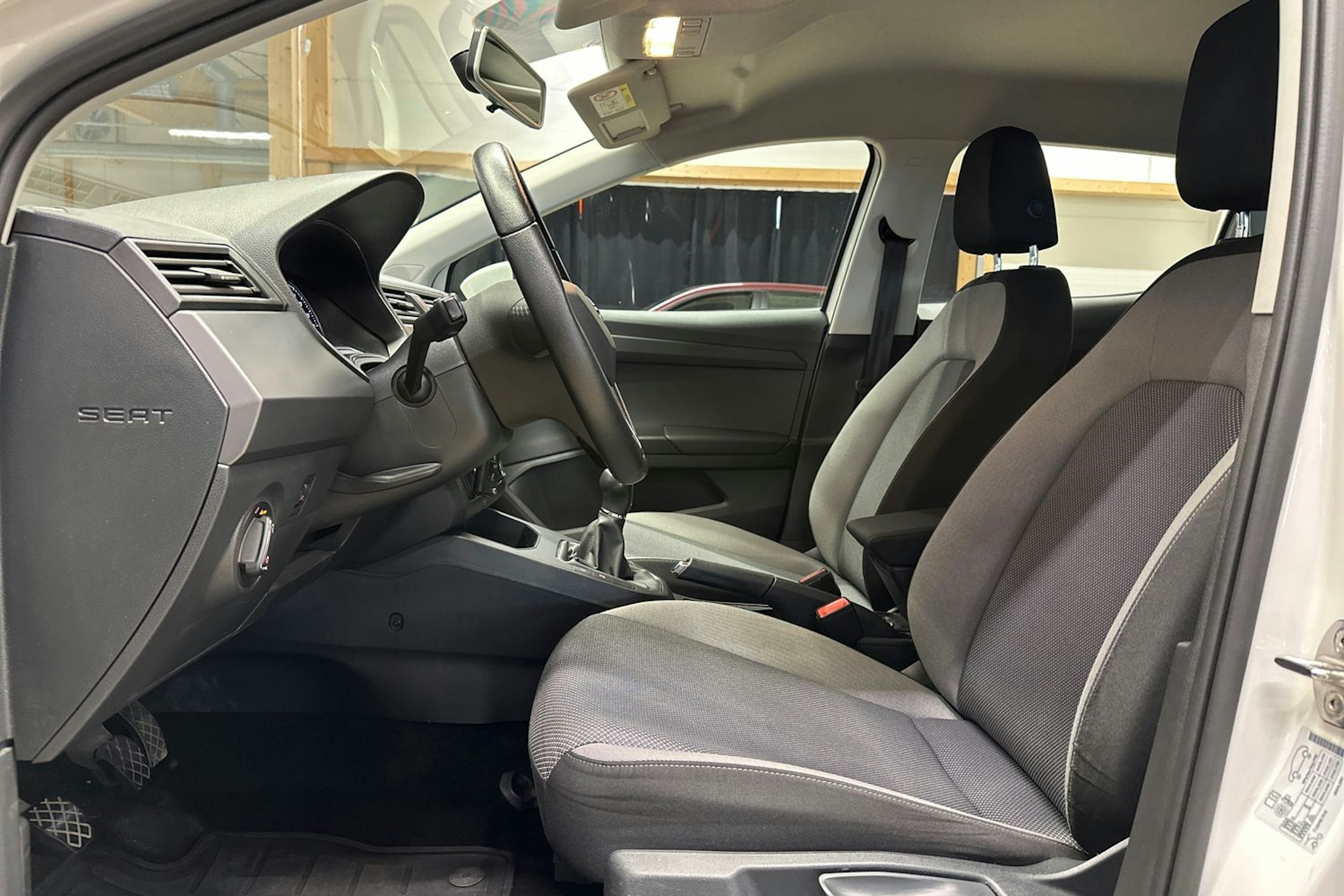 valkoinen SEAT Ibiza 2018 kuva 17.