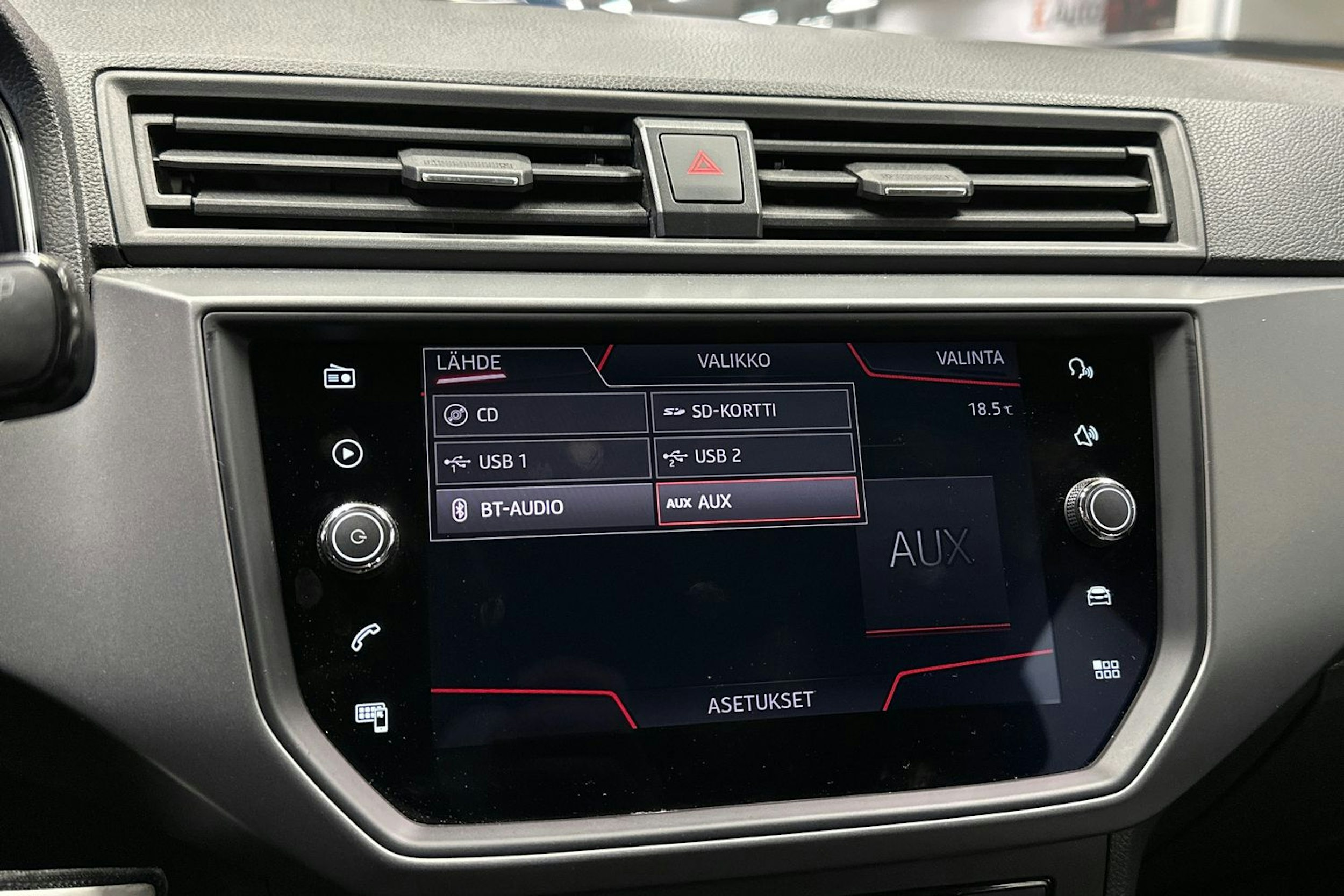 valkoinen SEAT Ibiza 2018 kuva 18.