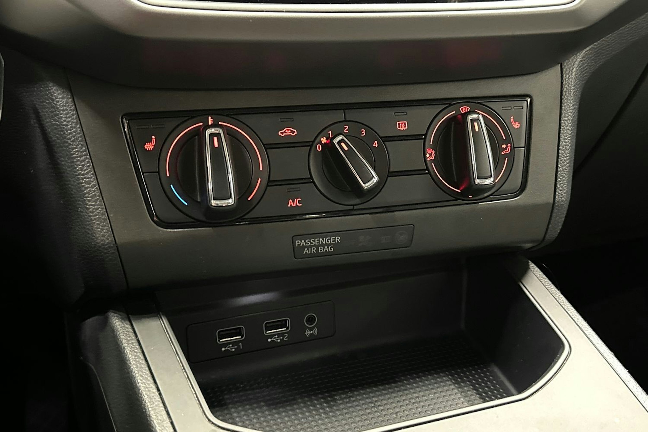 valkoinen SEAT Ibiza 2018 kuva 20.