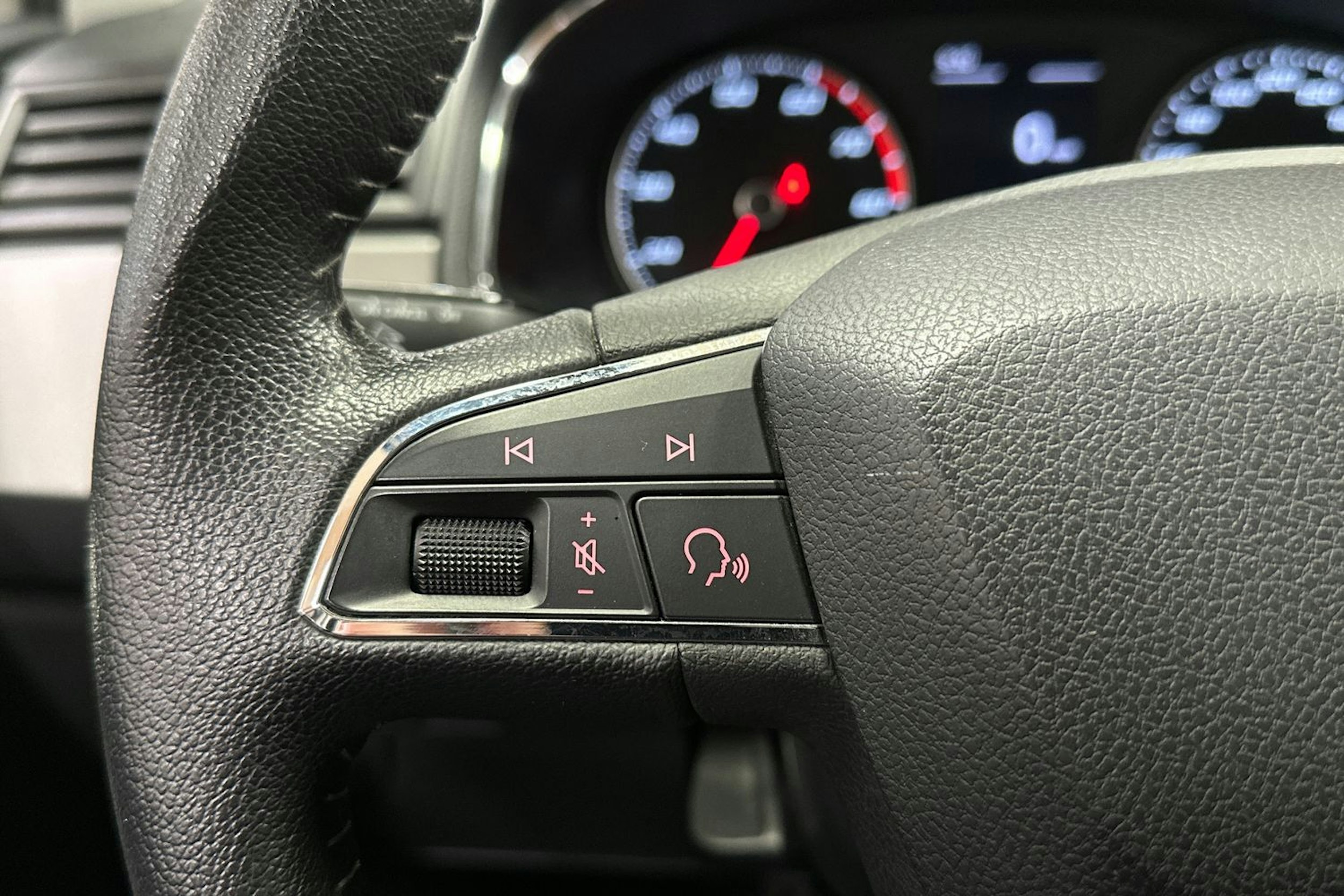 valkoinen SEAT Ibiza 2018 kuva 25.