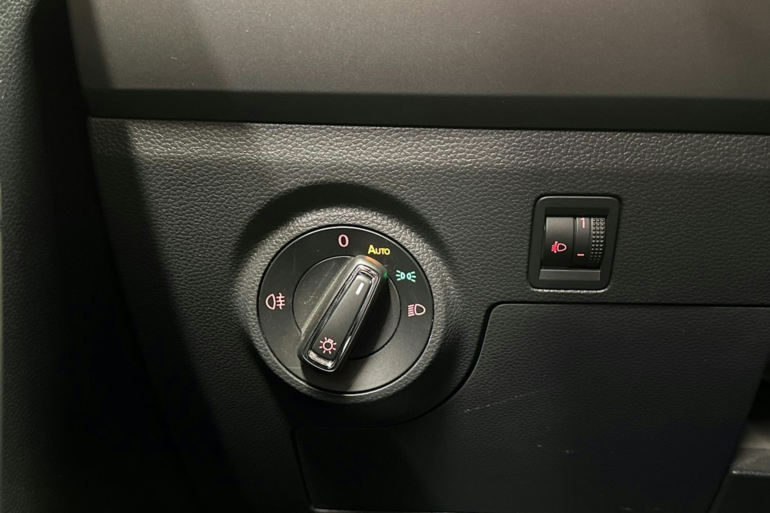 valkoinen SEAT Ibiza 2018 kuva 27.