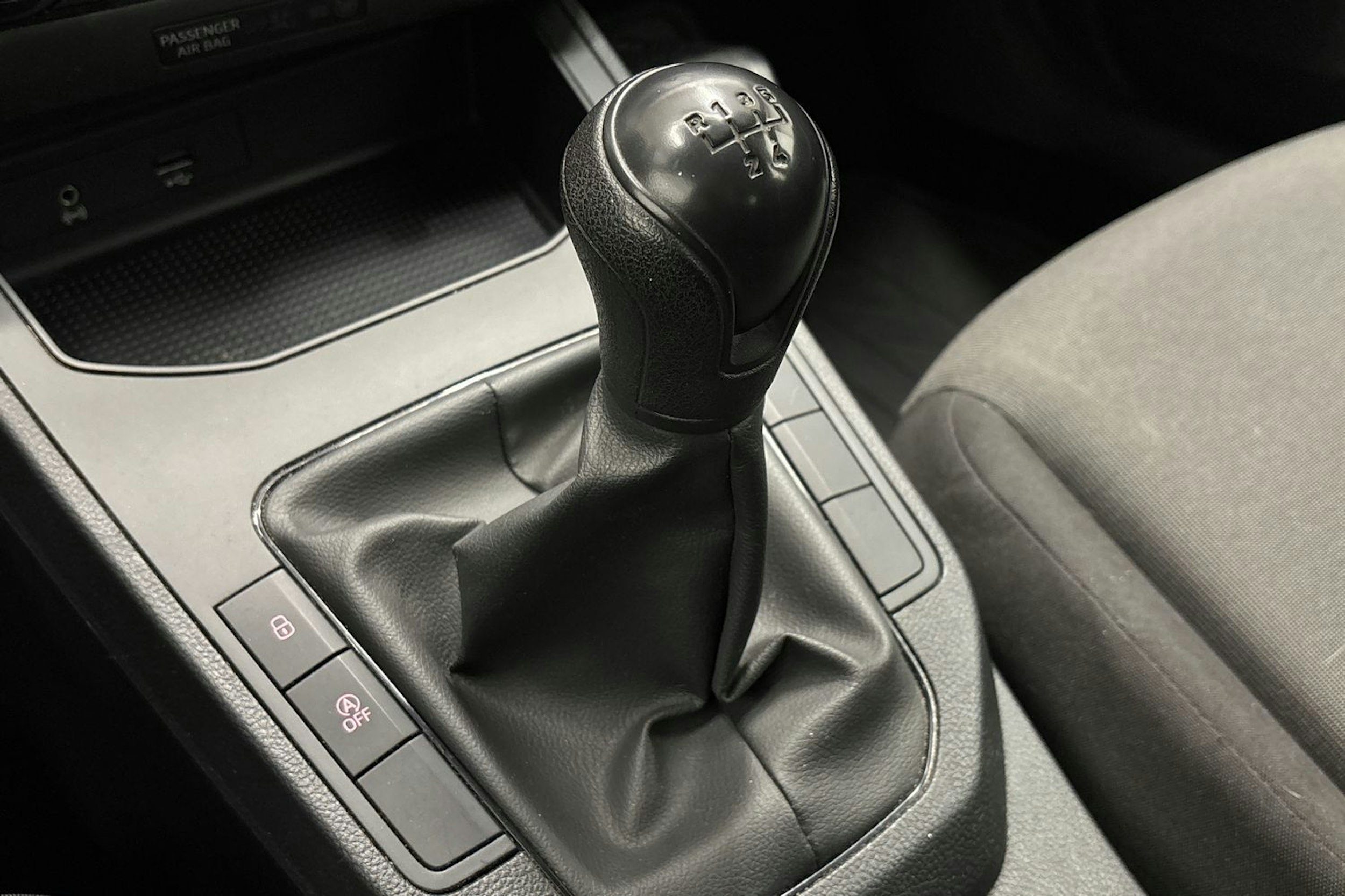 valkoinen SEAT Ibiza 2018 kuva 21.