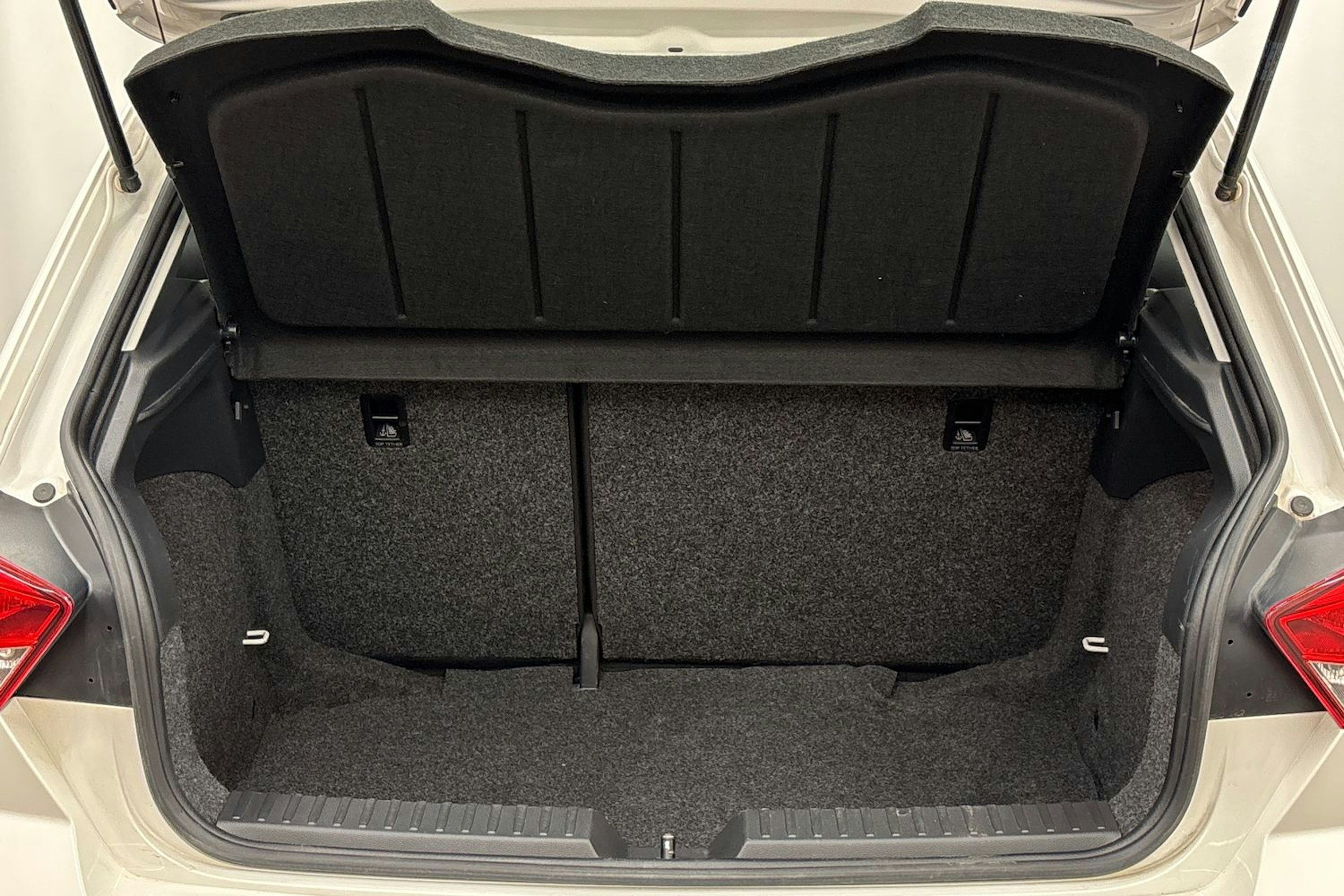 valkoinen SEAT Ibiza 2018 kuva 22.