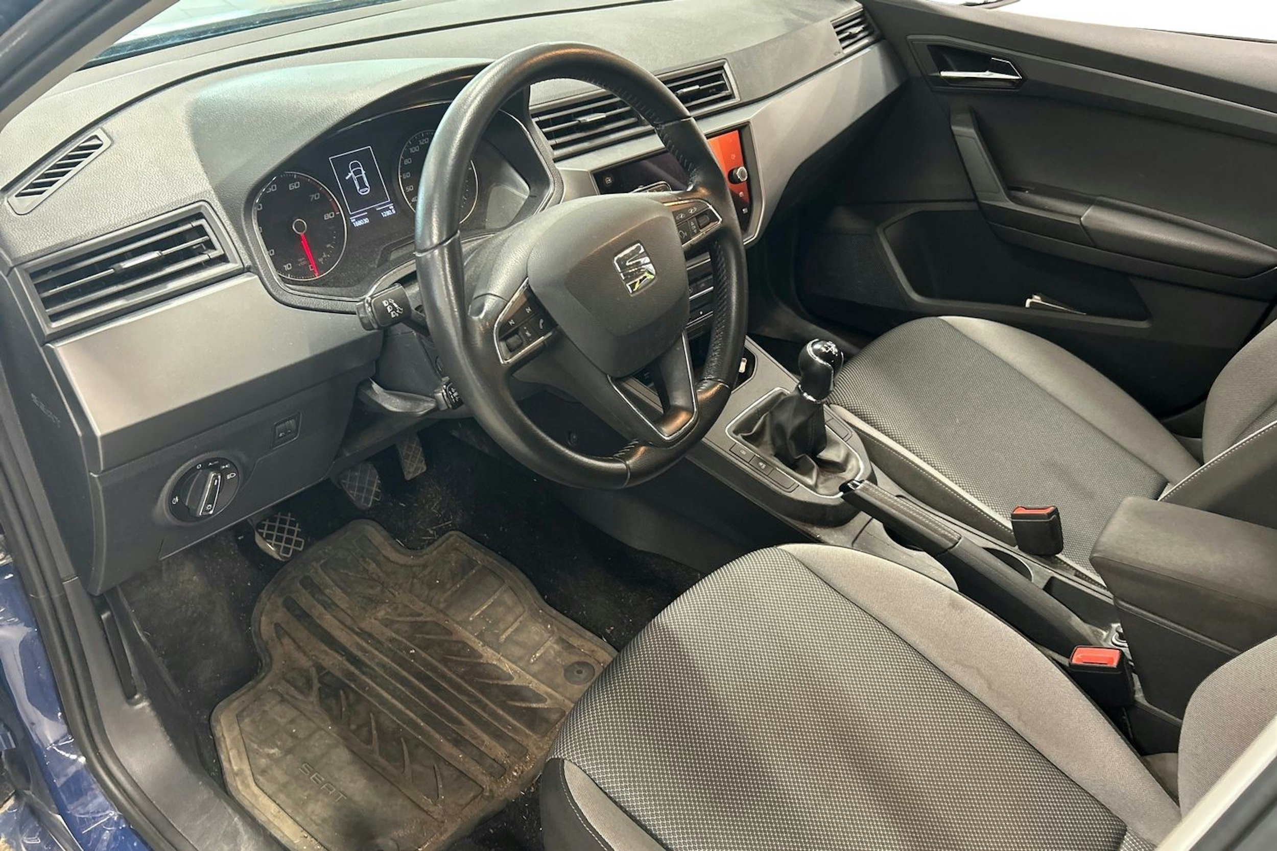 sininen SEAT Ibiza 2018 kuva 3.