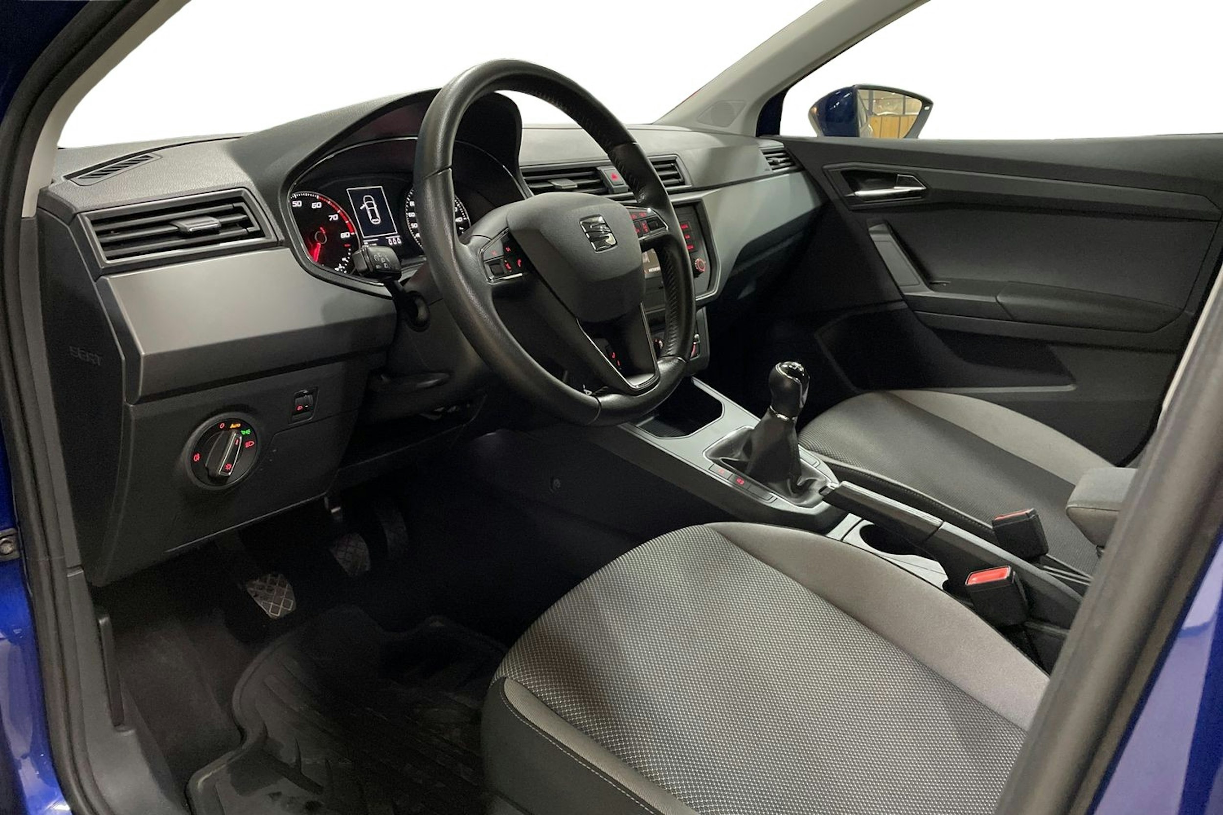 sininen SEAT Ibiza 2018 kuva 7.