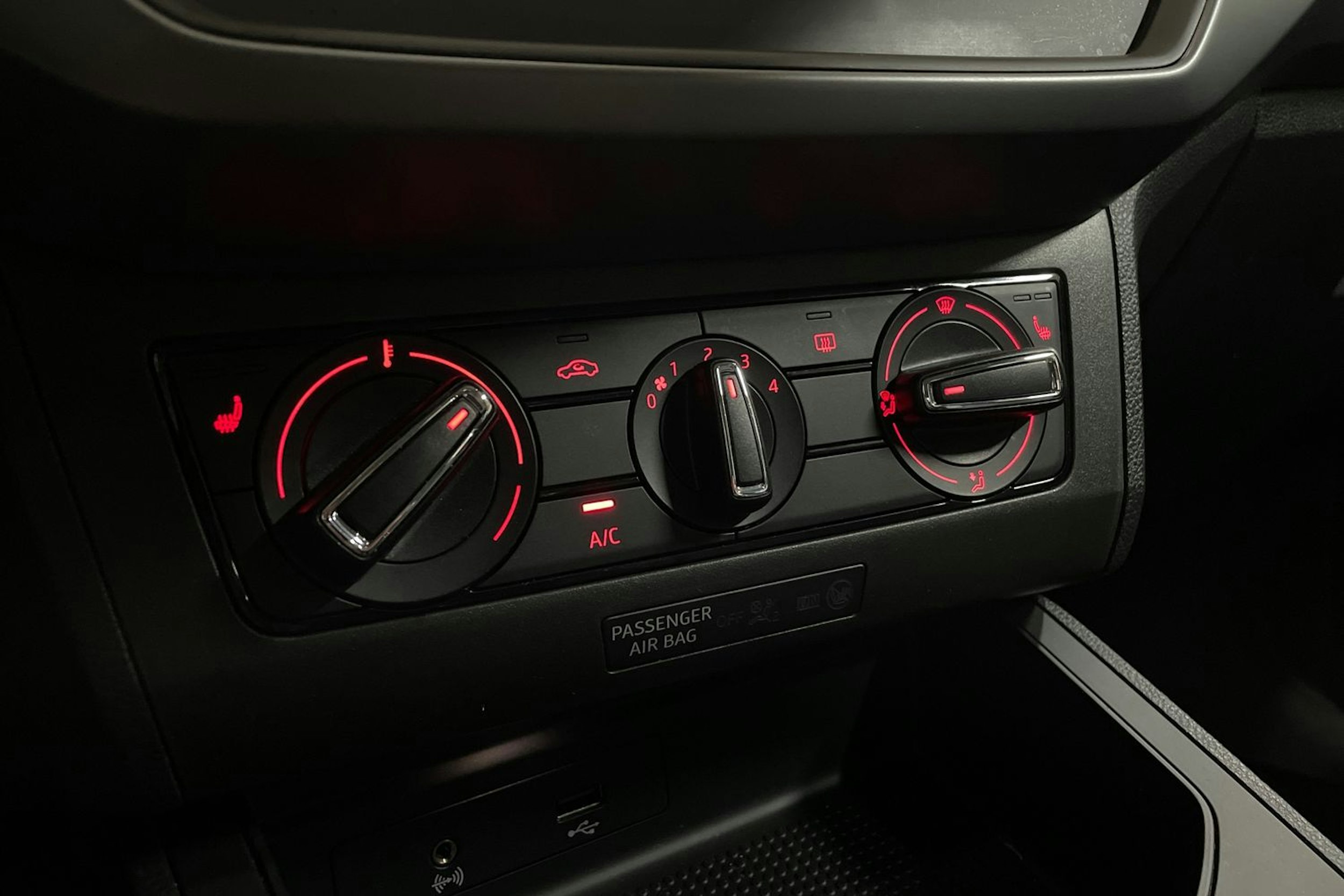 sininen SEAT Ibiza 2018 kuva 25.