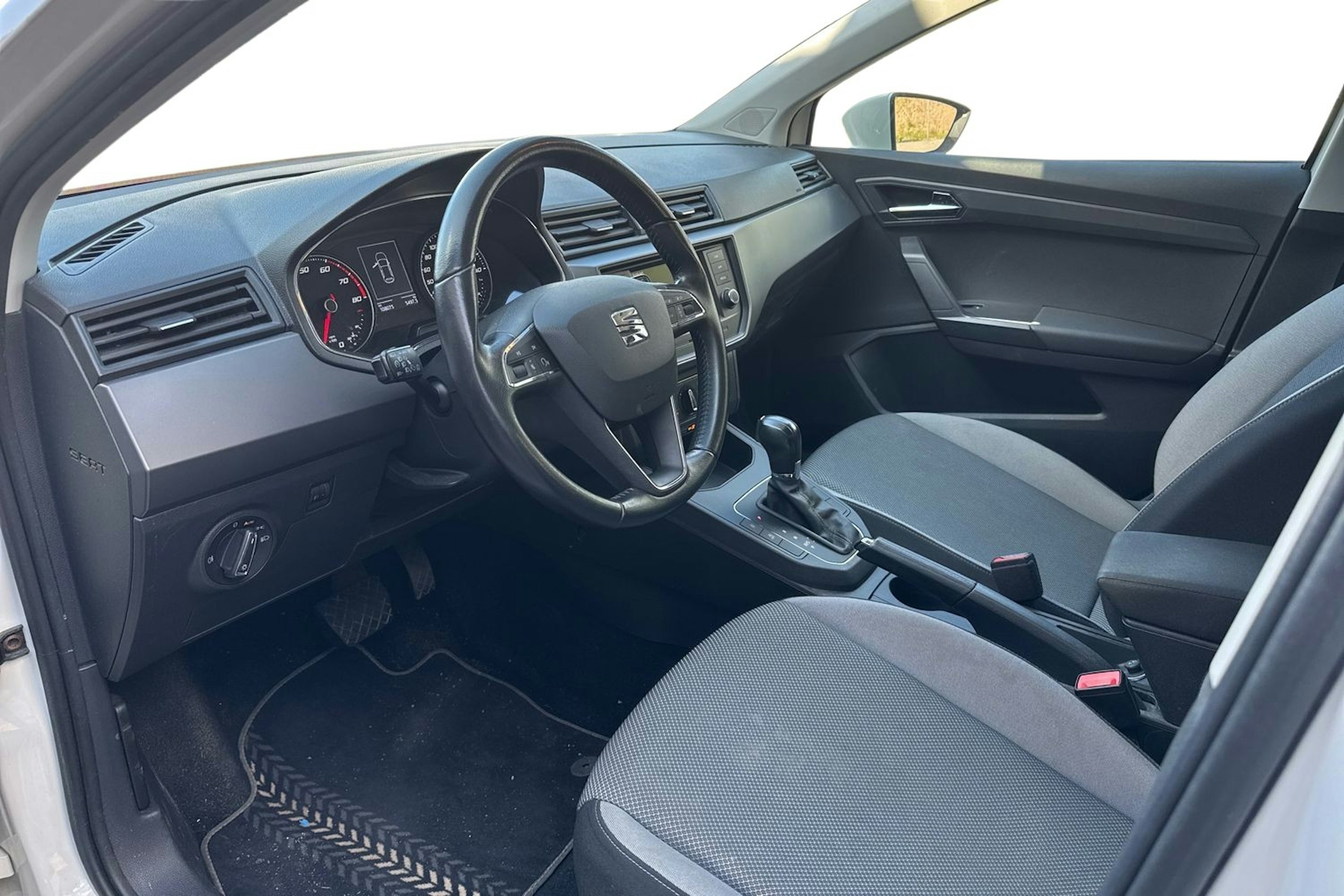 valkoinen SEAT Ibiza 2018 kuva 3.