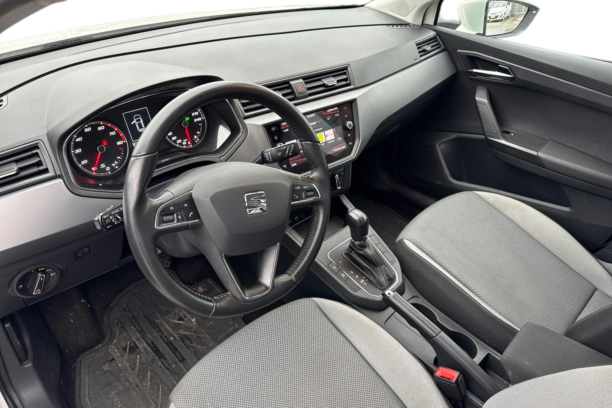 valkoinen SEAT Ibiza 2018 kuva 3.