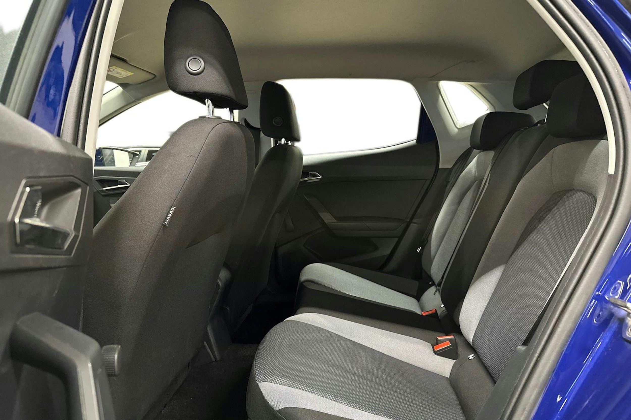 sininen SEAT Ibiza 2019 kuva 8.