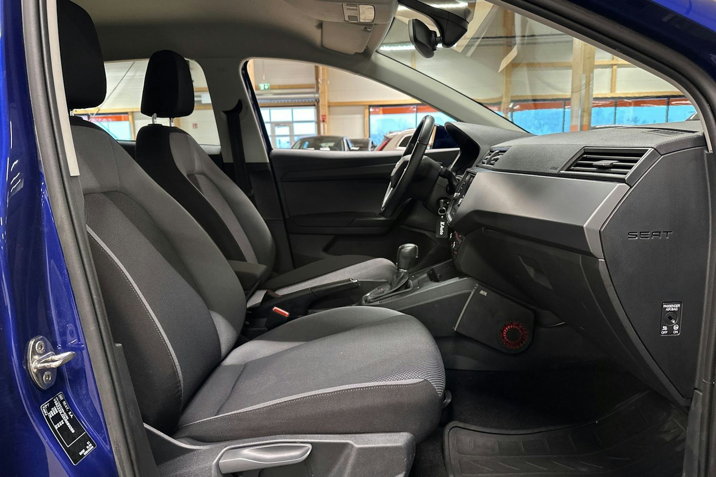 sininen SEAT Ibiza 2019 kuva 10.