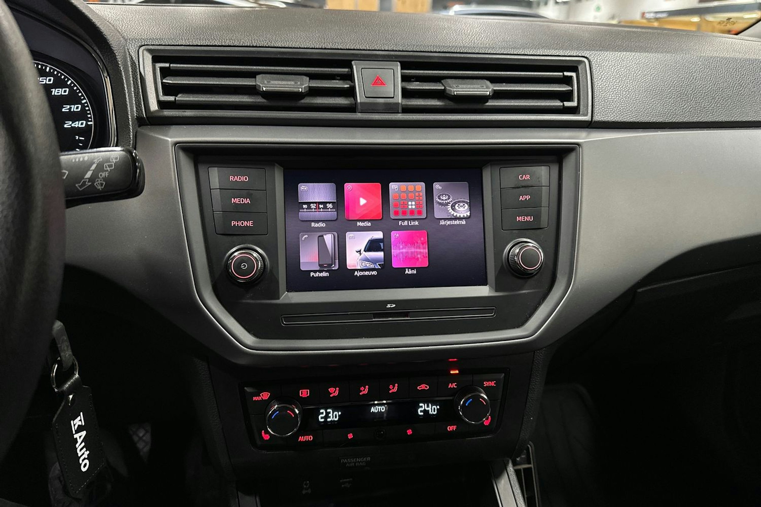 sininen SEAT Ibiza 2019 kuva 13.