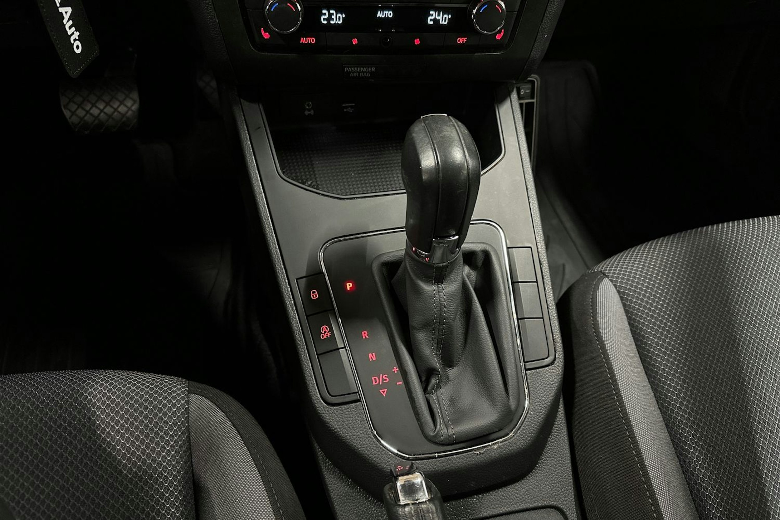 sininen SEAT Ibiza 2019 kuva 15.